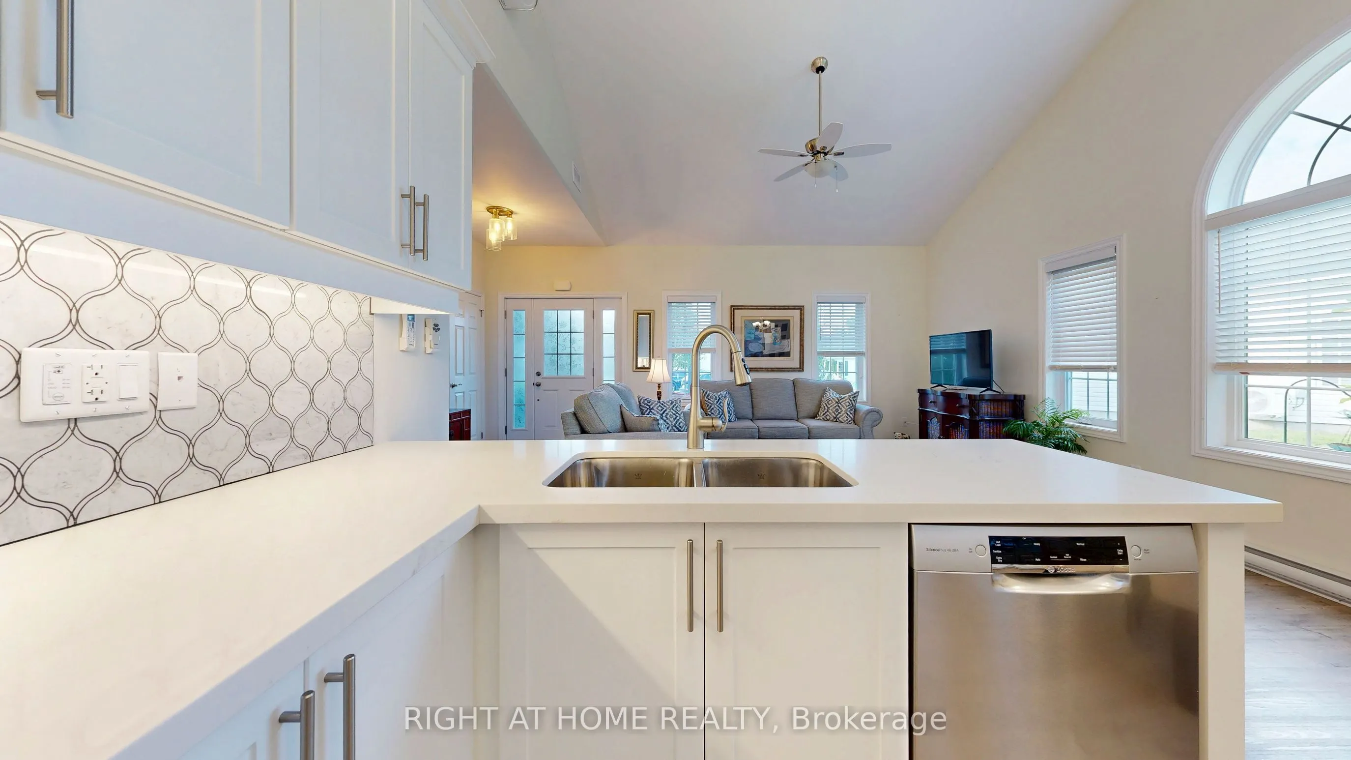 295 Densmore Road, #402