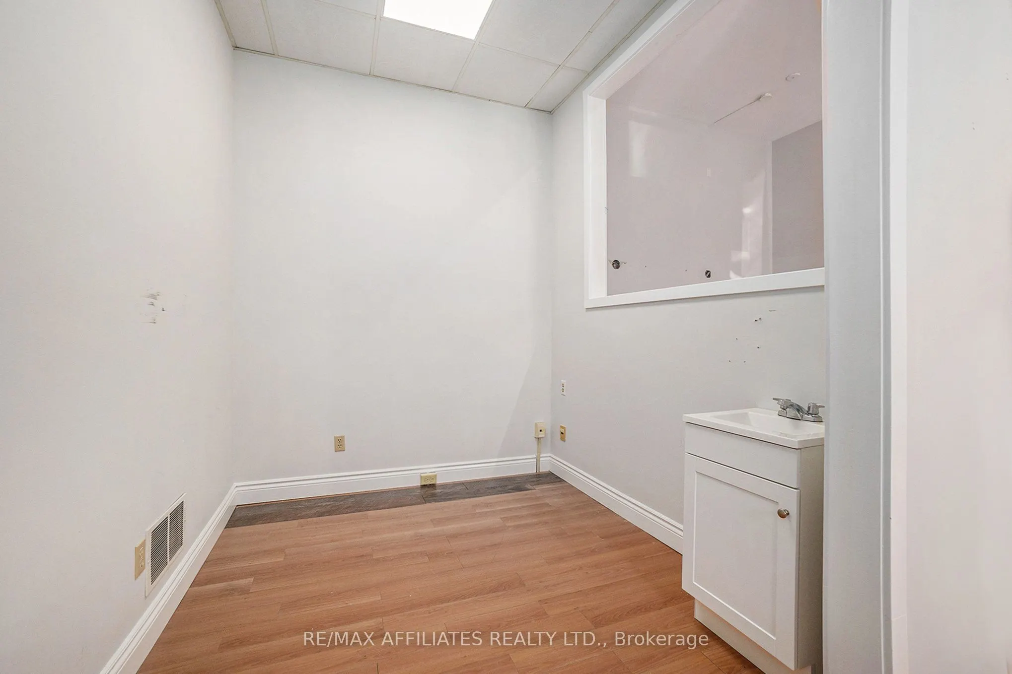23 Wilson Street W, #C
