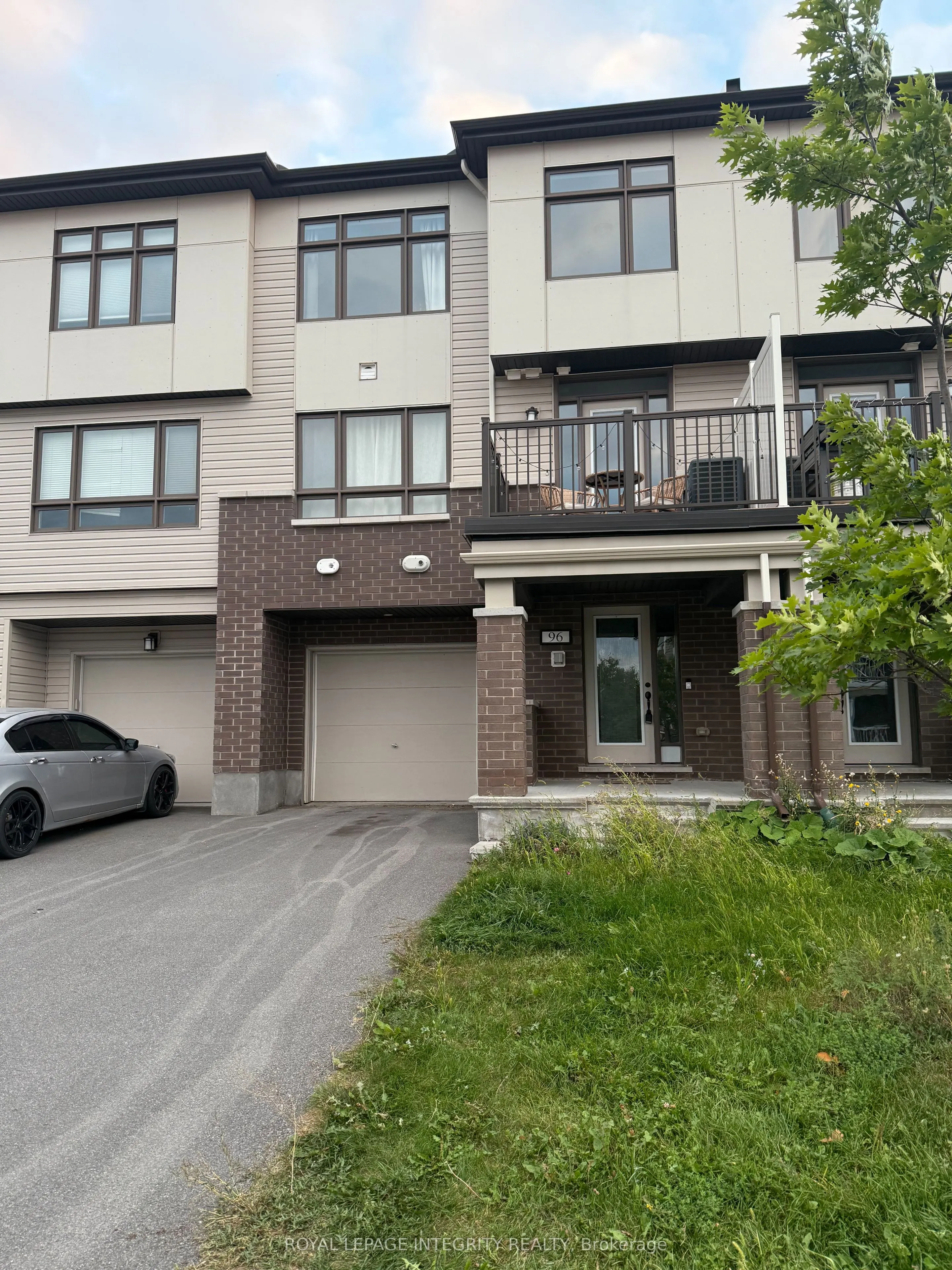 96 Feathertop Lane N