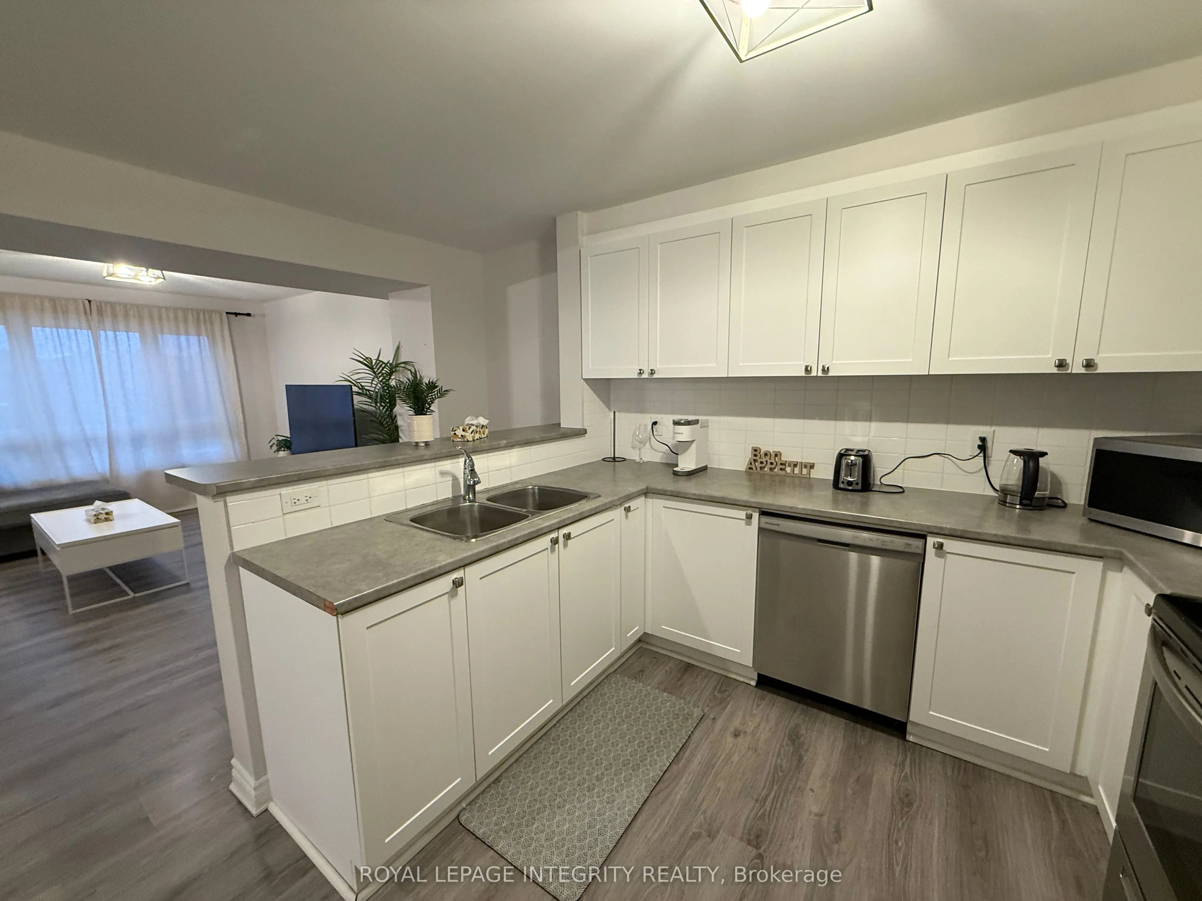 96 Feathertop Lane N