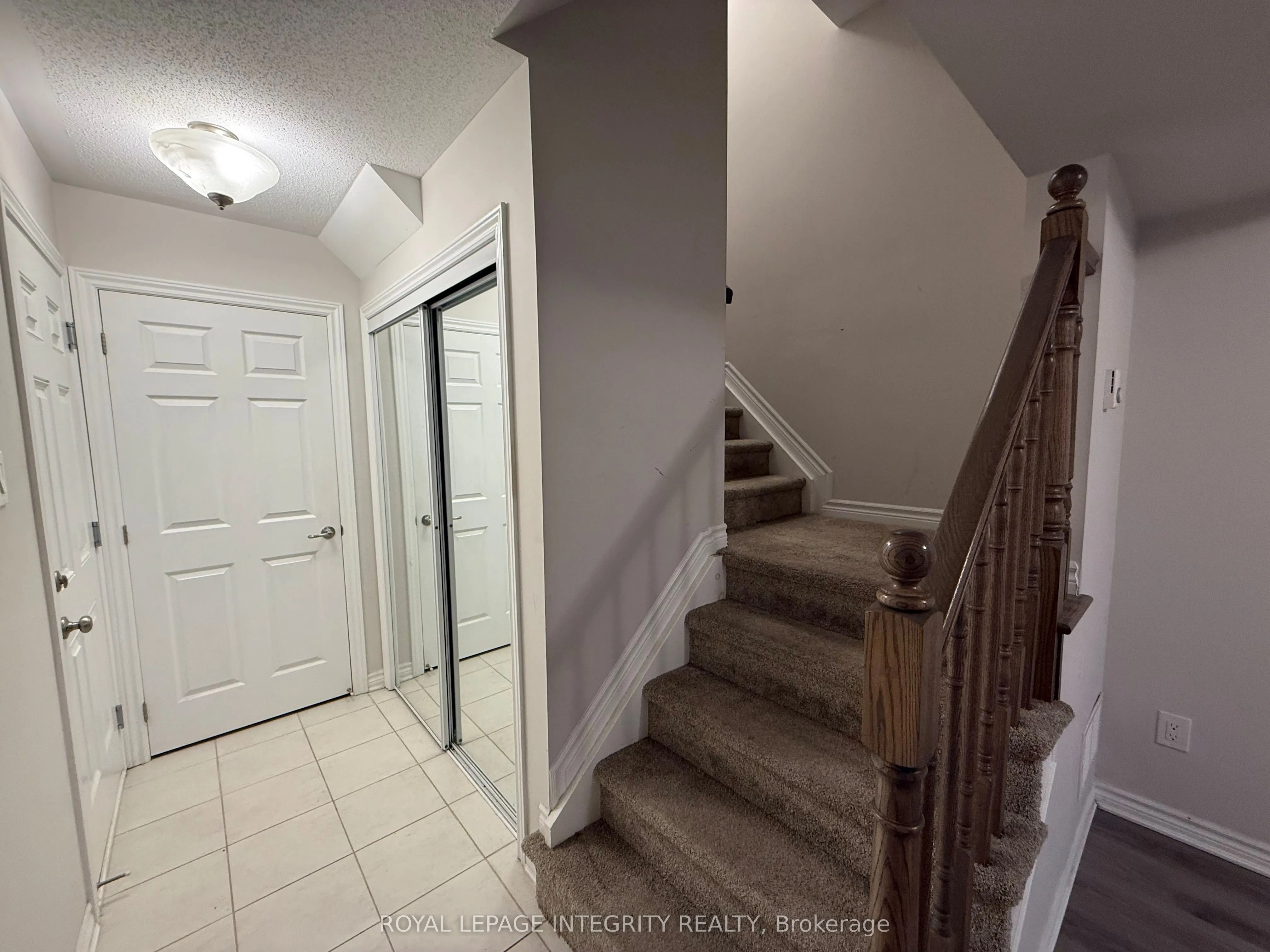 96 Feathertop Lane N