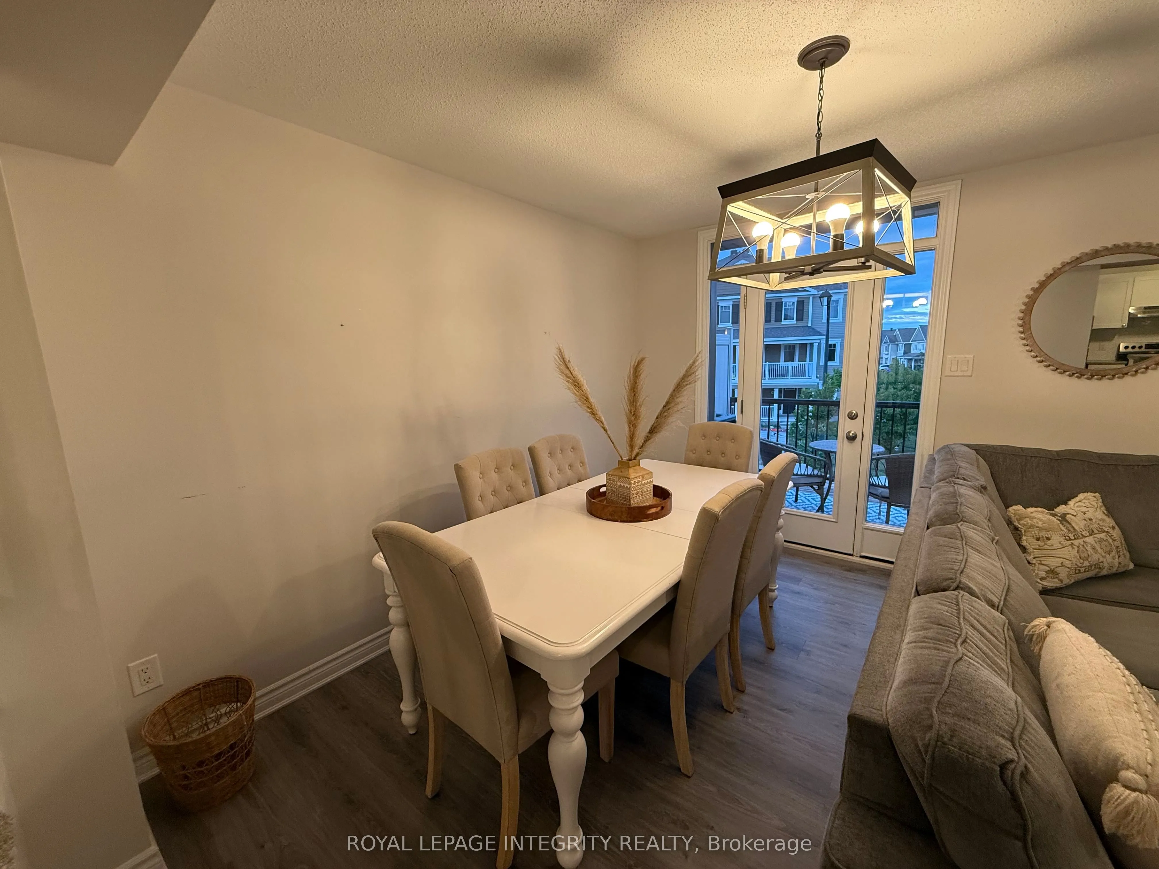 96 Feathertop Lane N