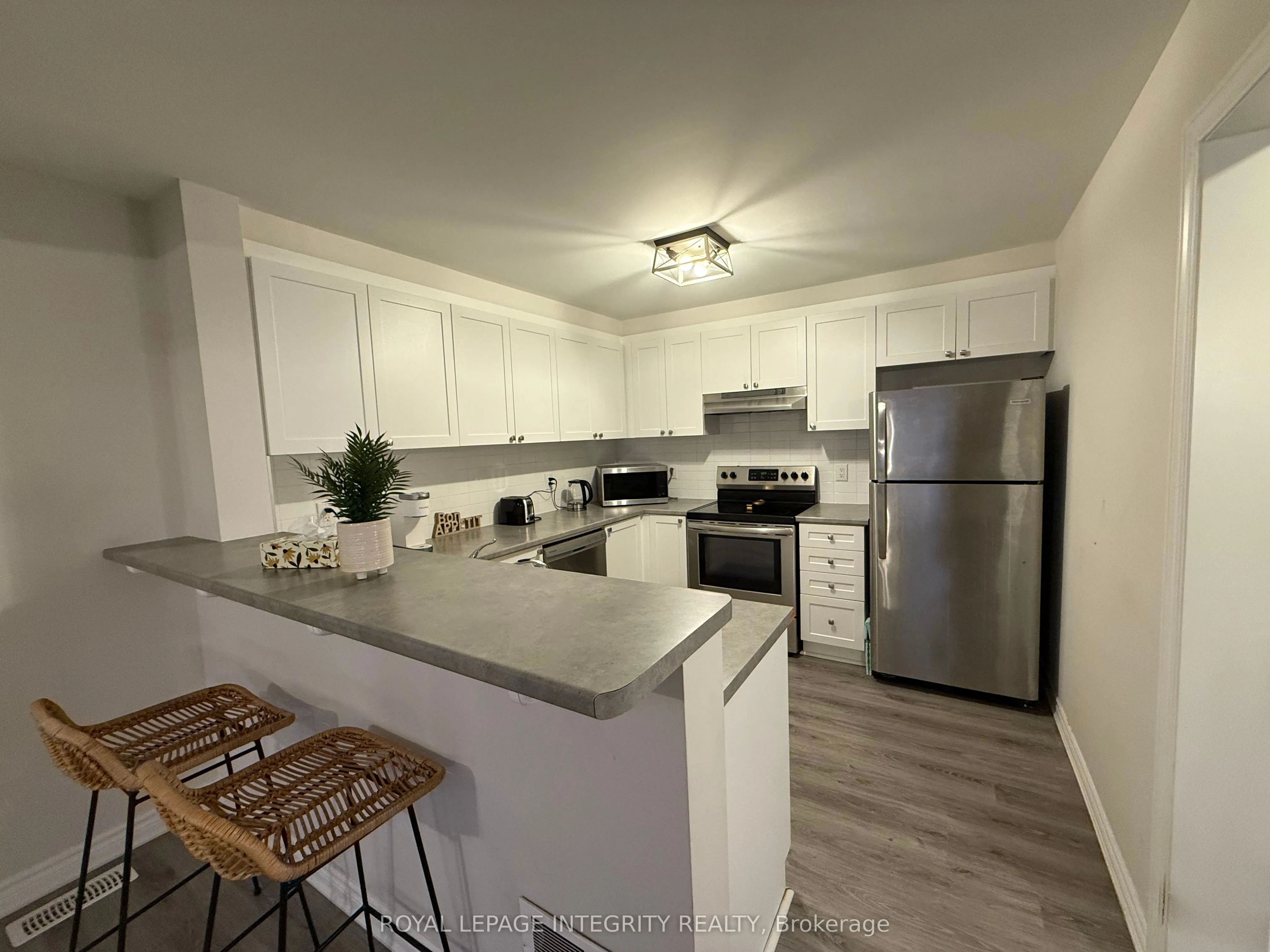 96 Feathertop Lane N