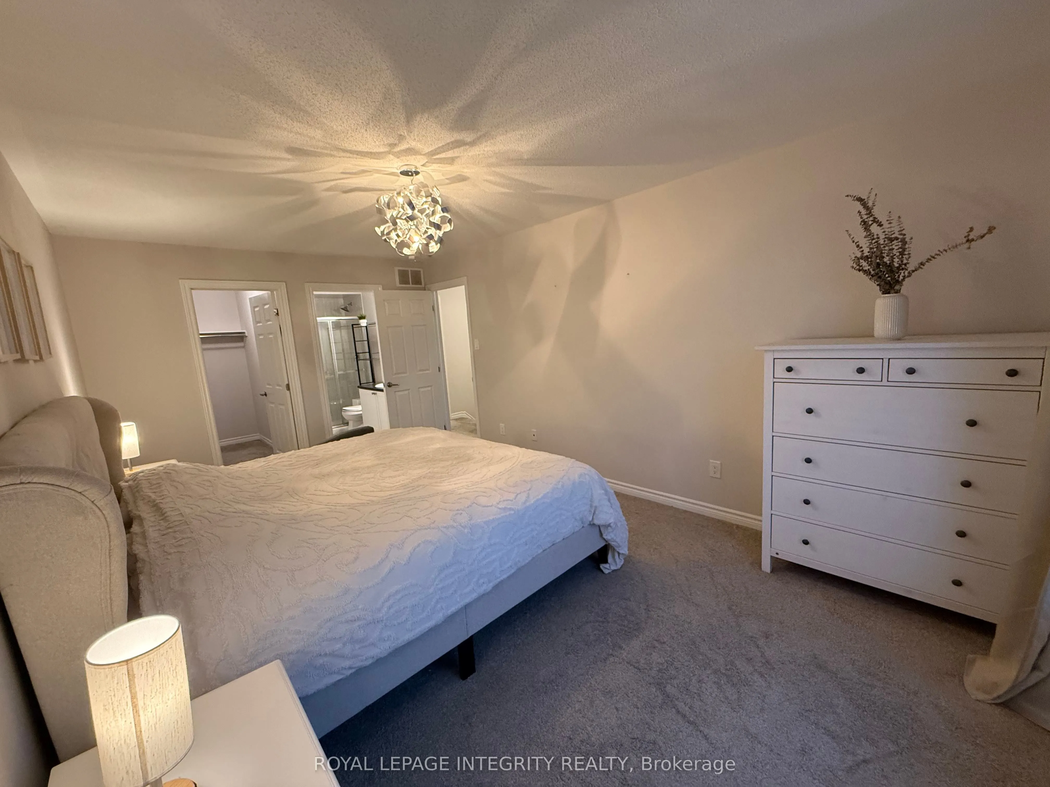 96 Feathertop Lane N