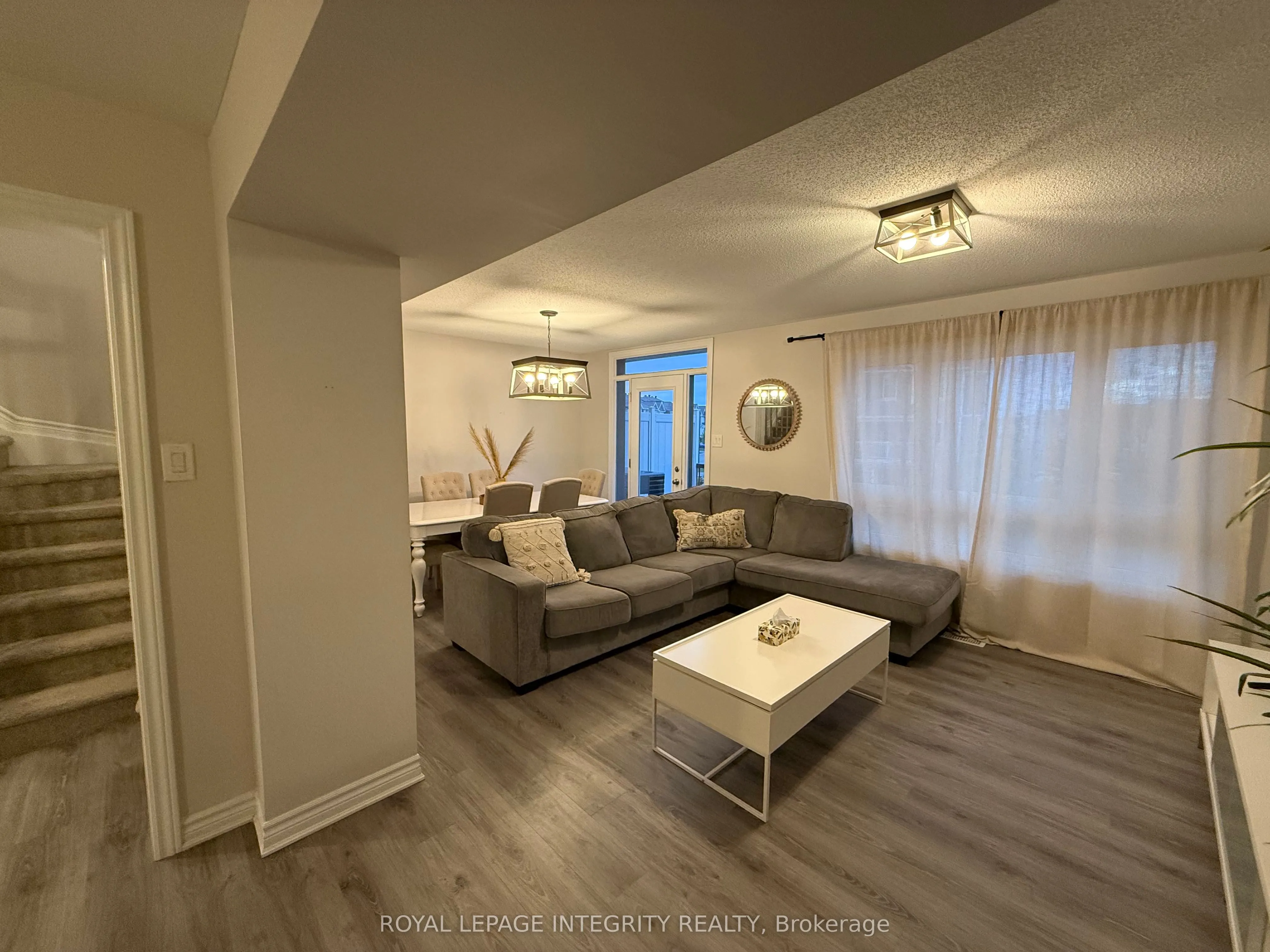96 Feathertop Lane N