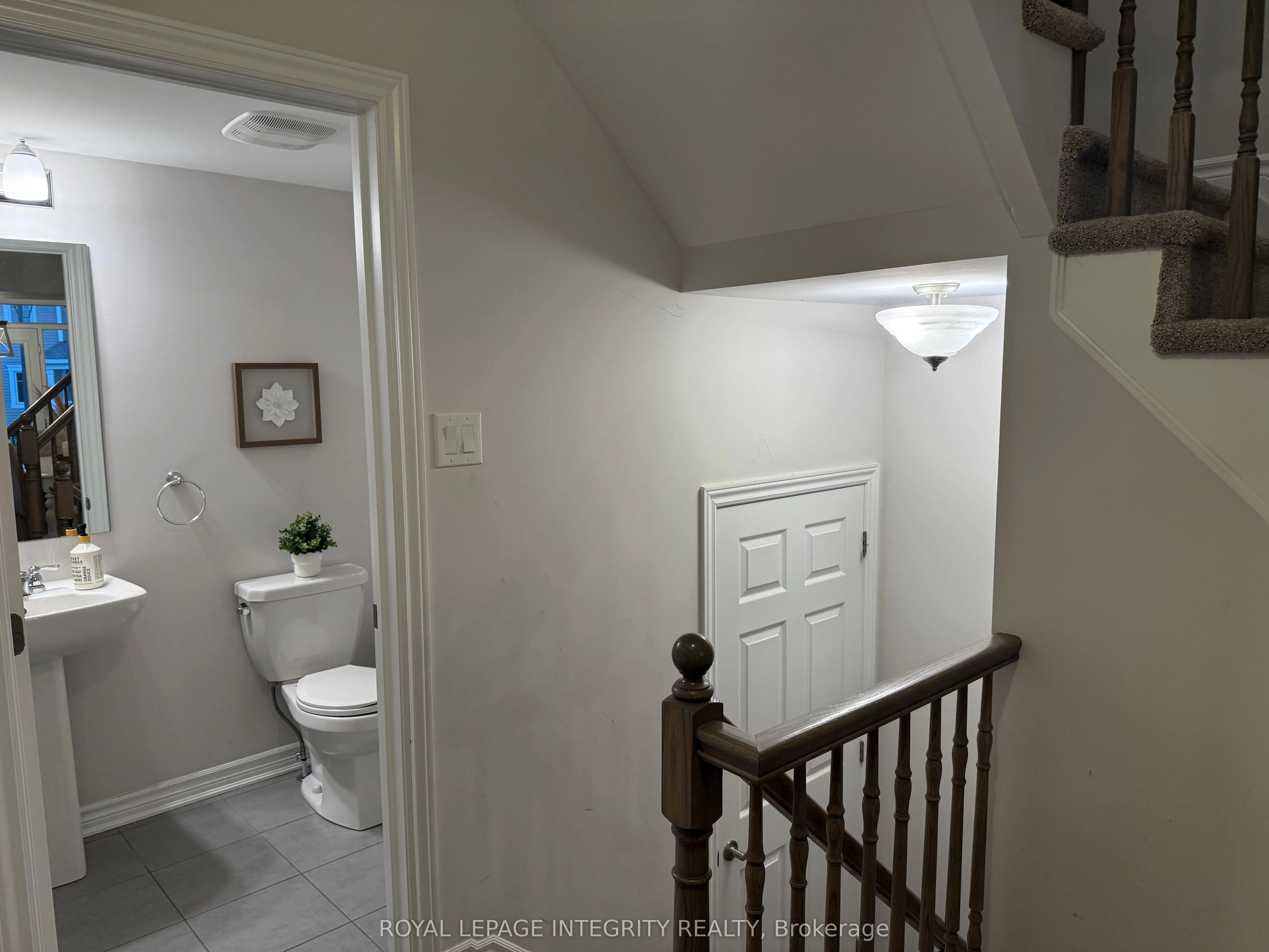 96 Feathertop Lane N