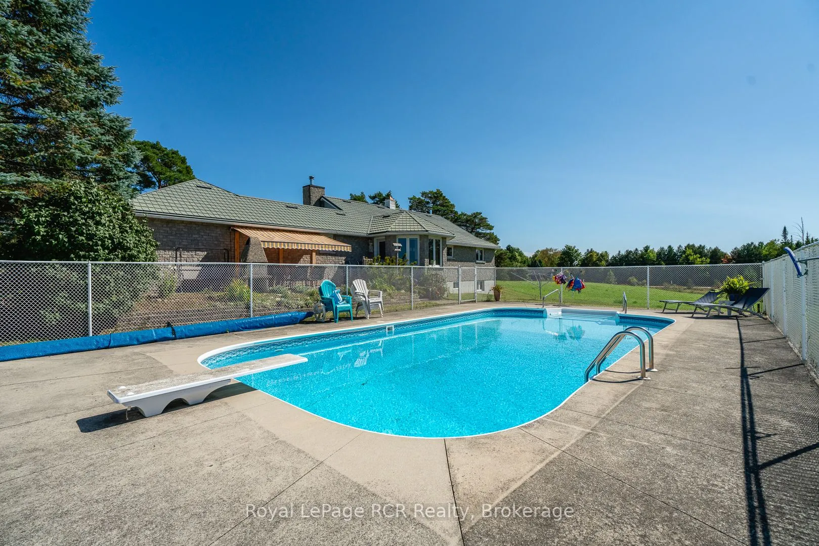 114228 Grey Road 3 Road