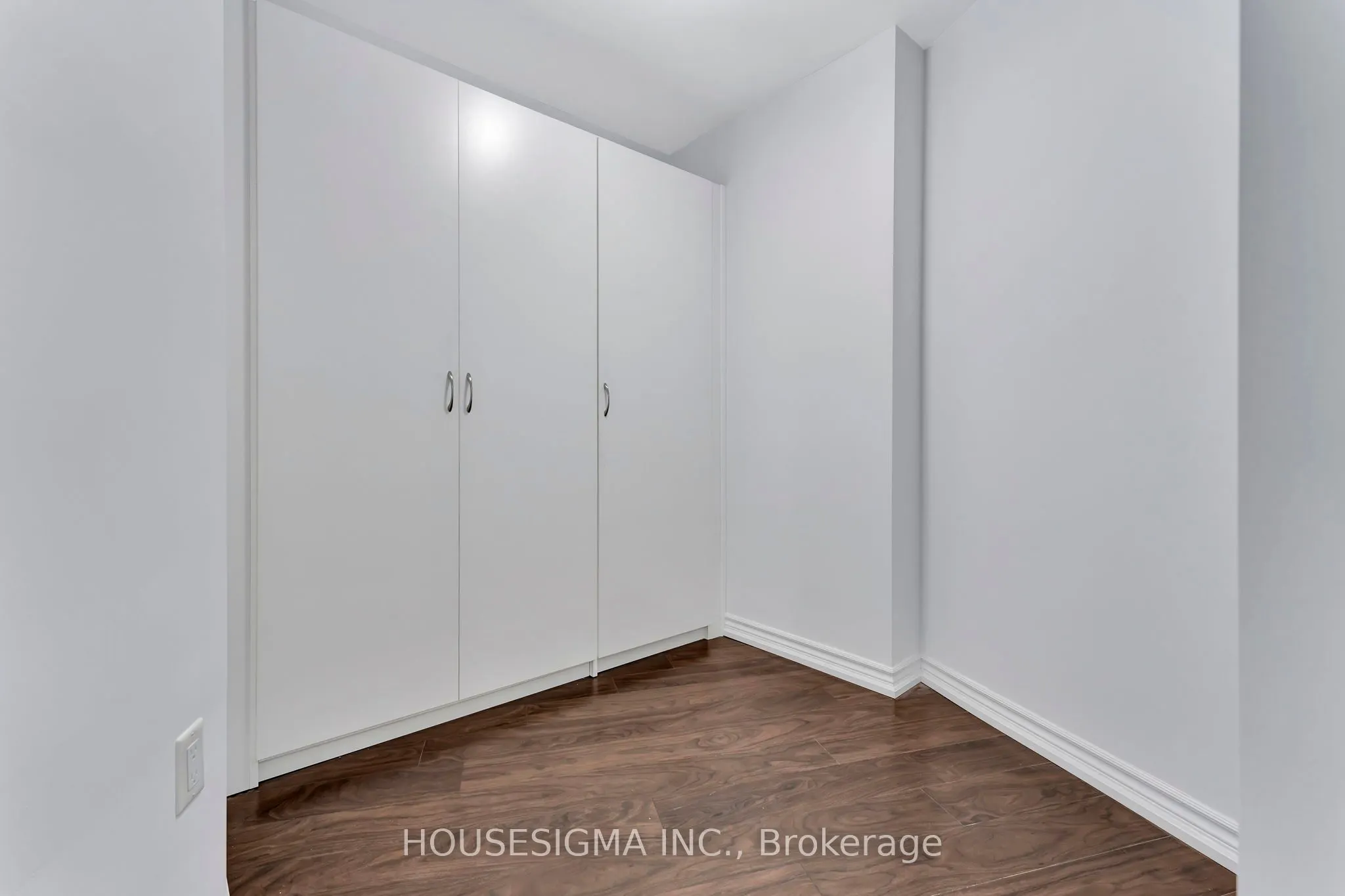125 Shoreview Place, #322