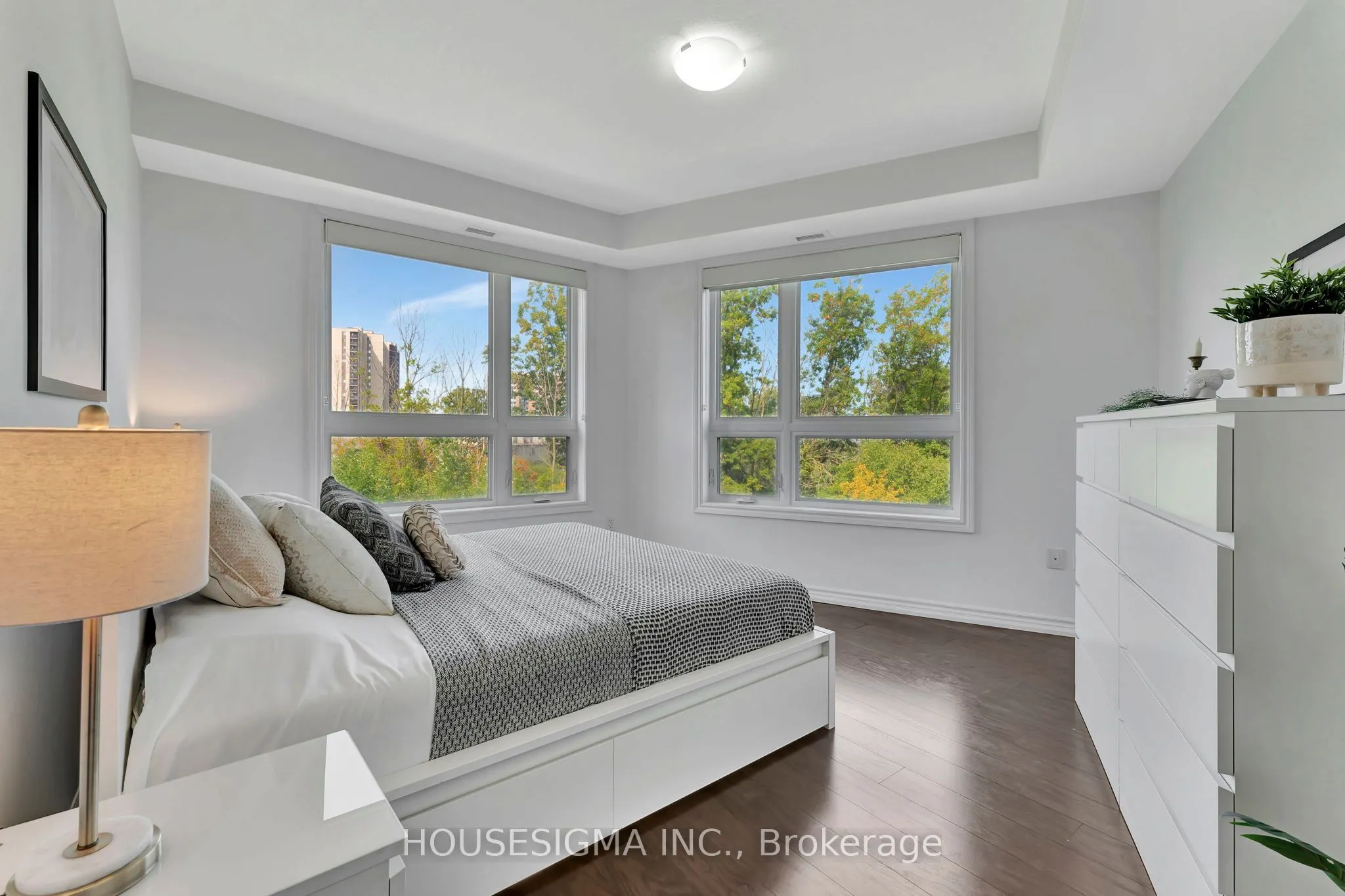 125 Shoreview Place, #322
