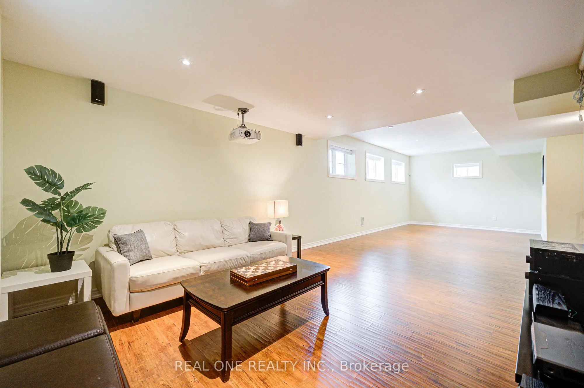 112 Sutherland Crescent