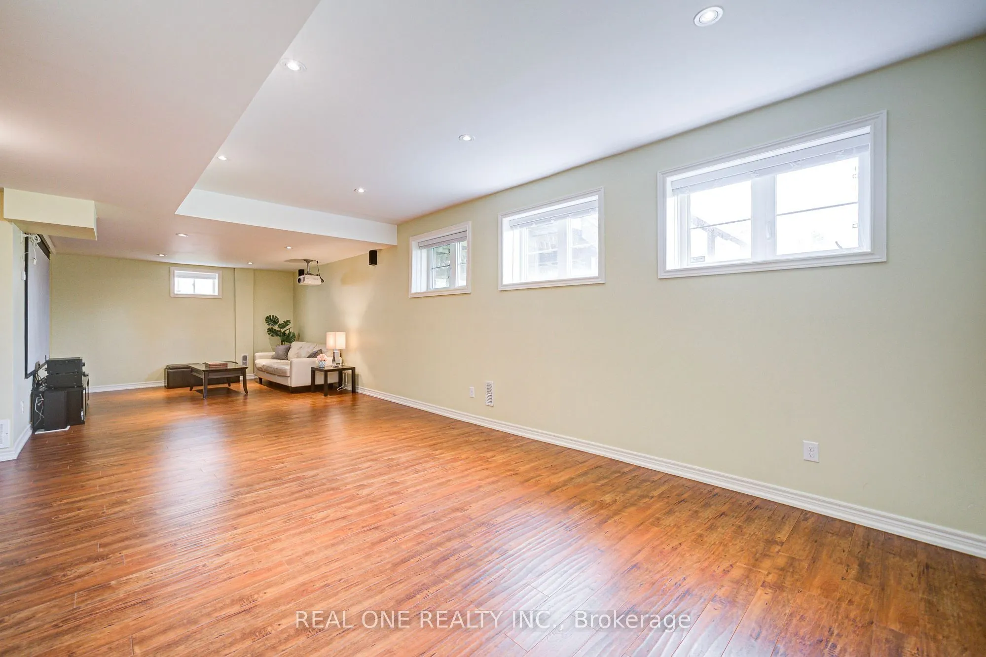 112 Sutherland Crescent