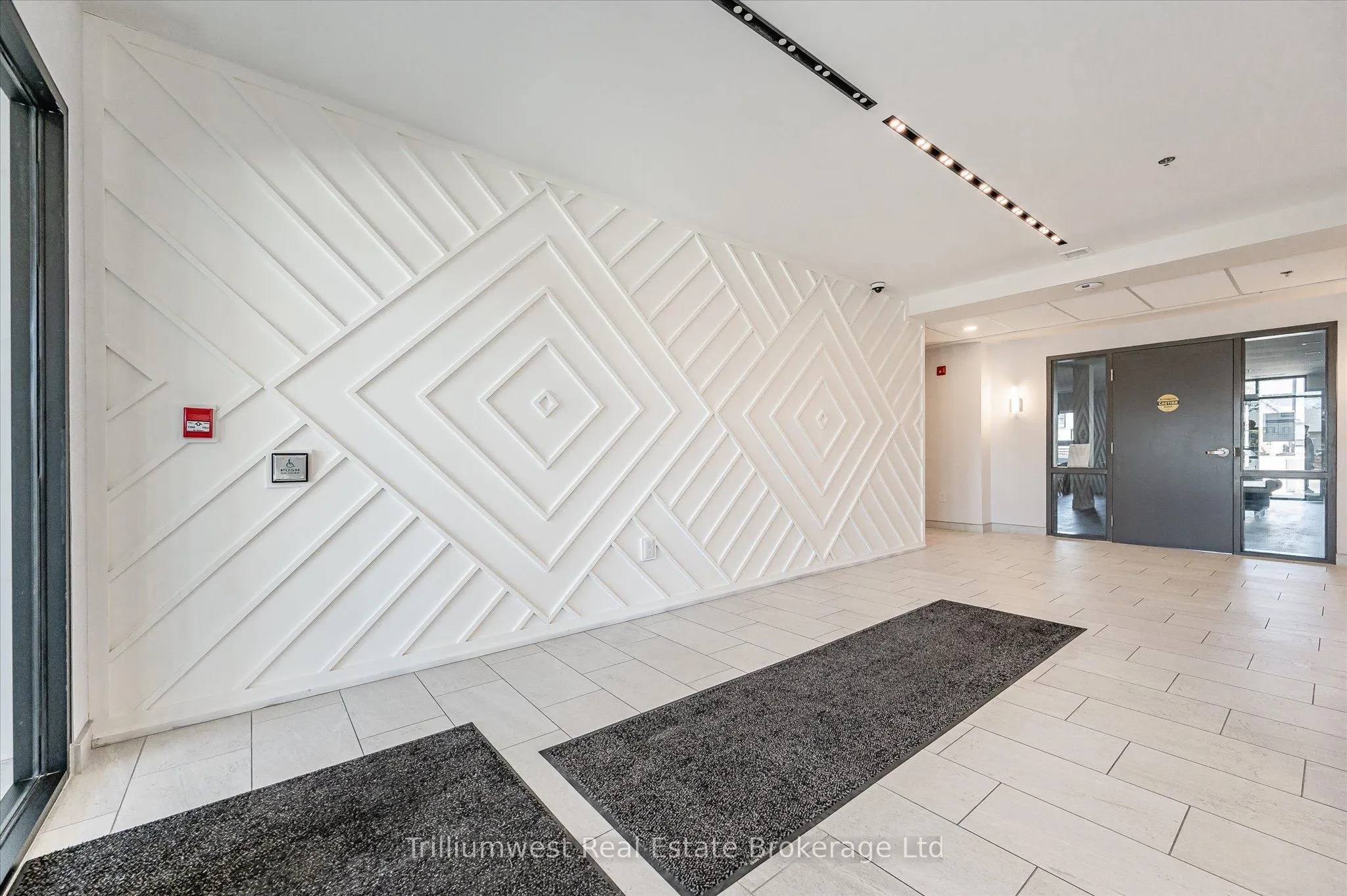 110 Fergus Avenue, #423