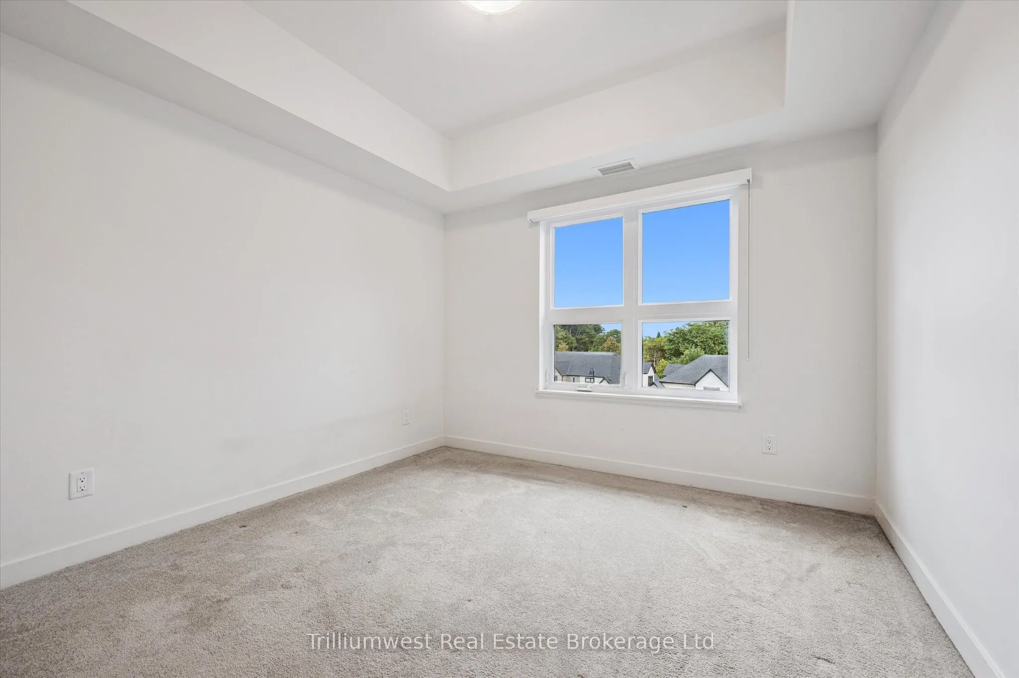 110 Fergus Avenue, #423