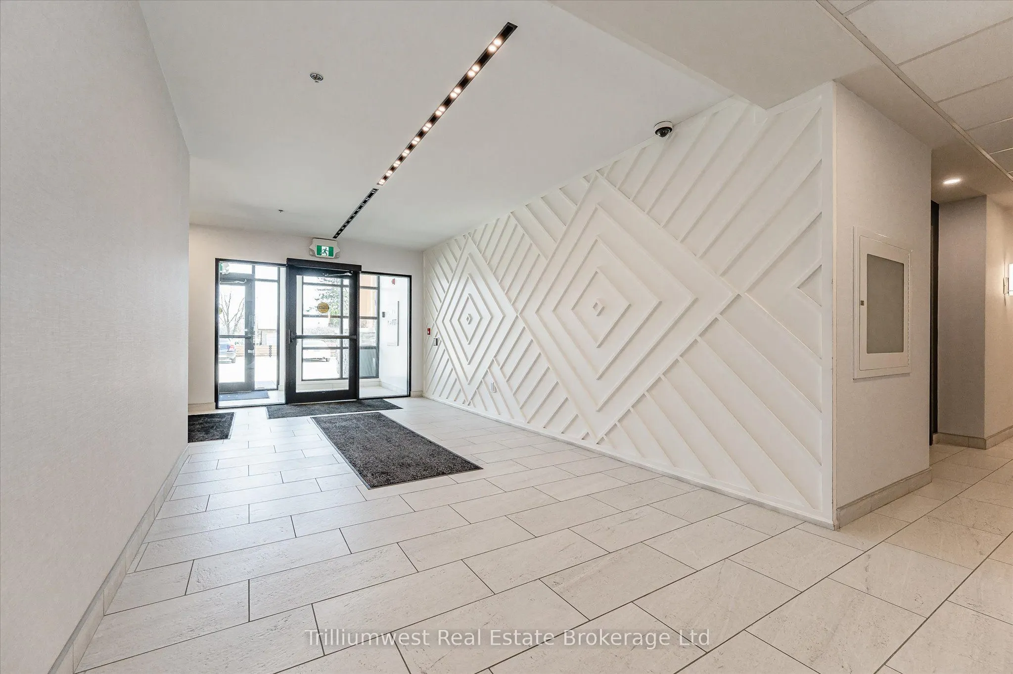 110 Fergus Avenue, #423