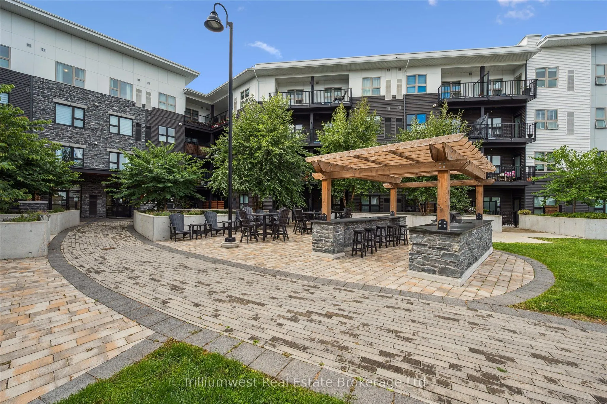 110 Fergus Avenue, #423