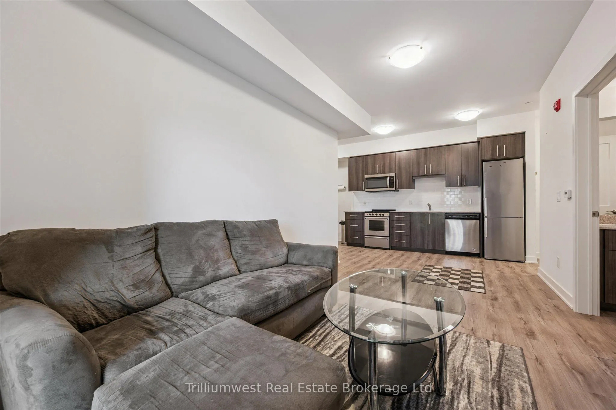 110 Fergus Avenue, #423