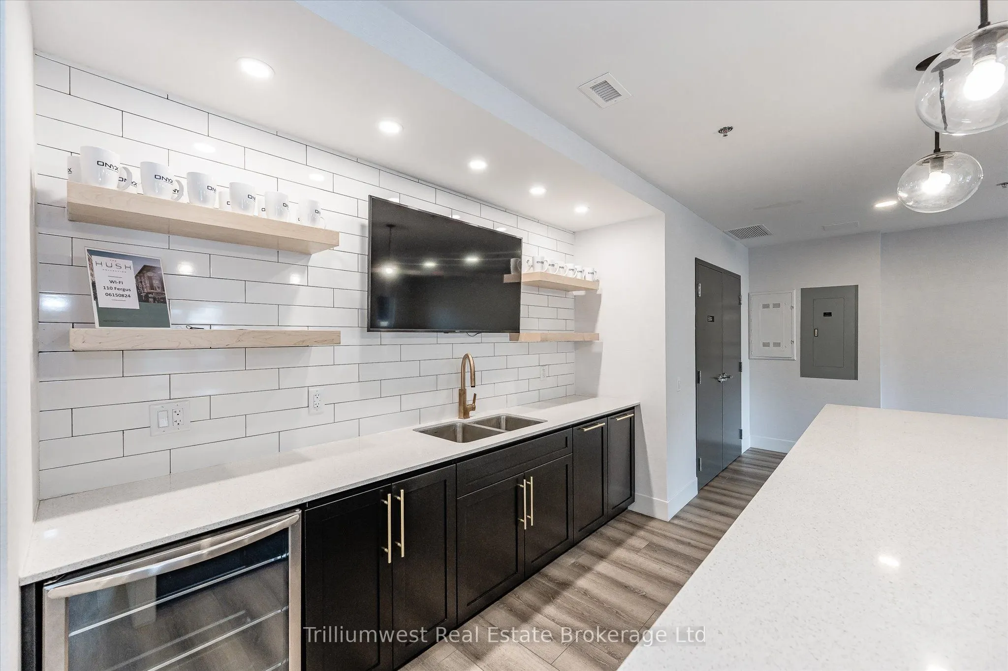 110 Fergus Avenue, #423