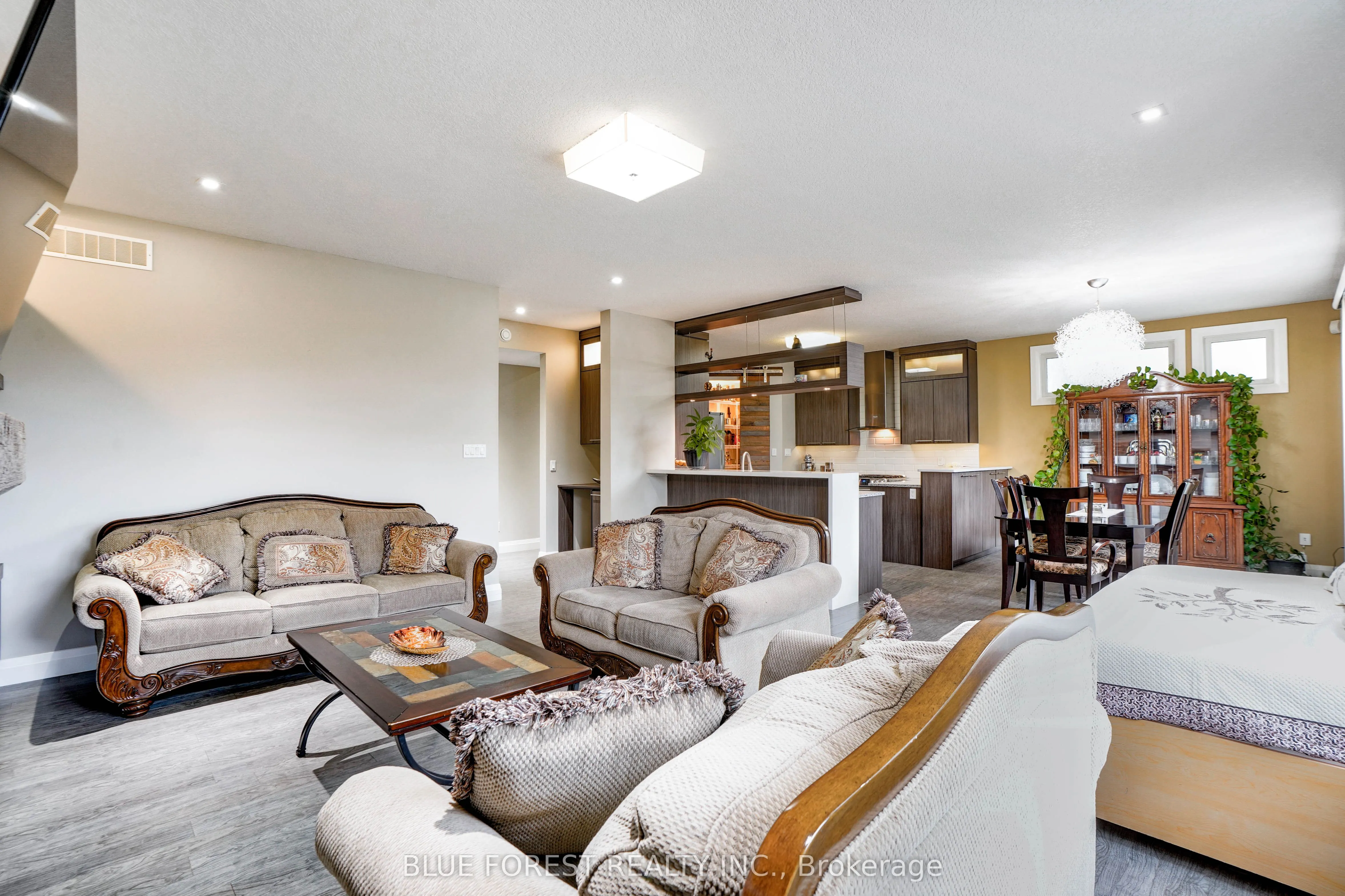 1511 NORTH WENIGE Drive