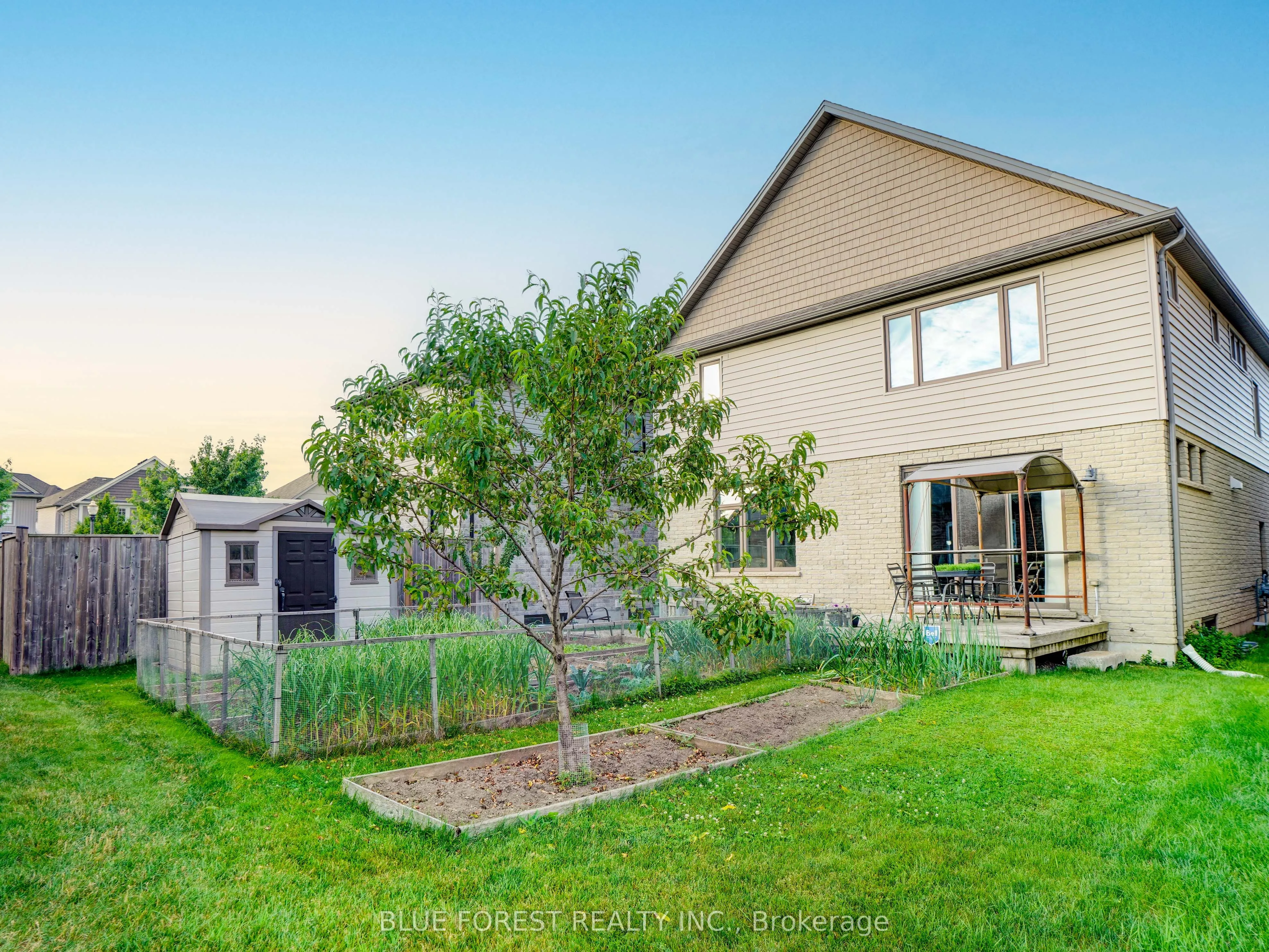 1511 NORTH WENIGE Drive