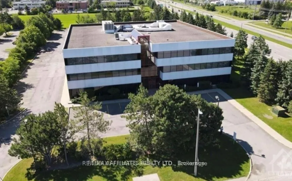 2465 ST LAURENT Boulevard