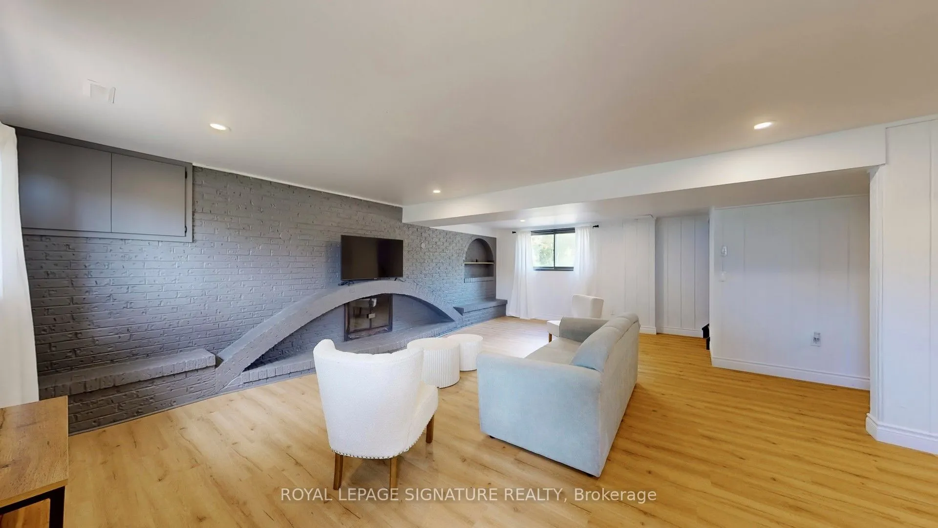 354 Albany Street S