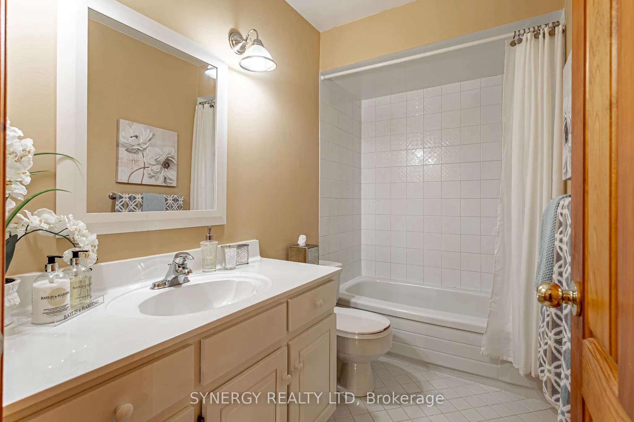 1 lansdowne park Crescent