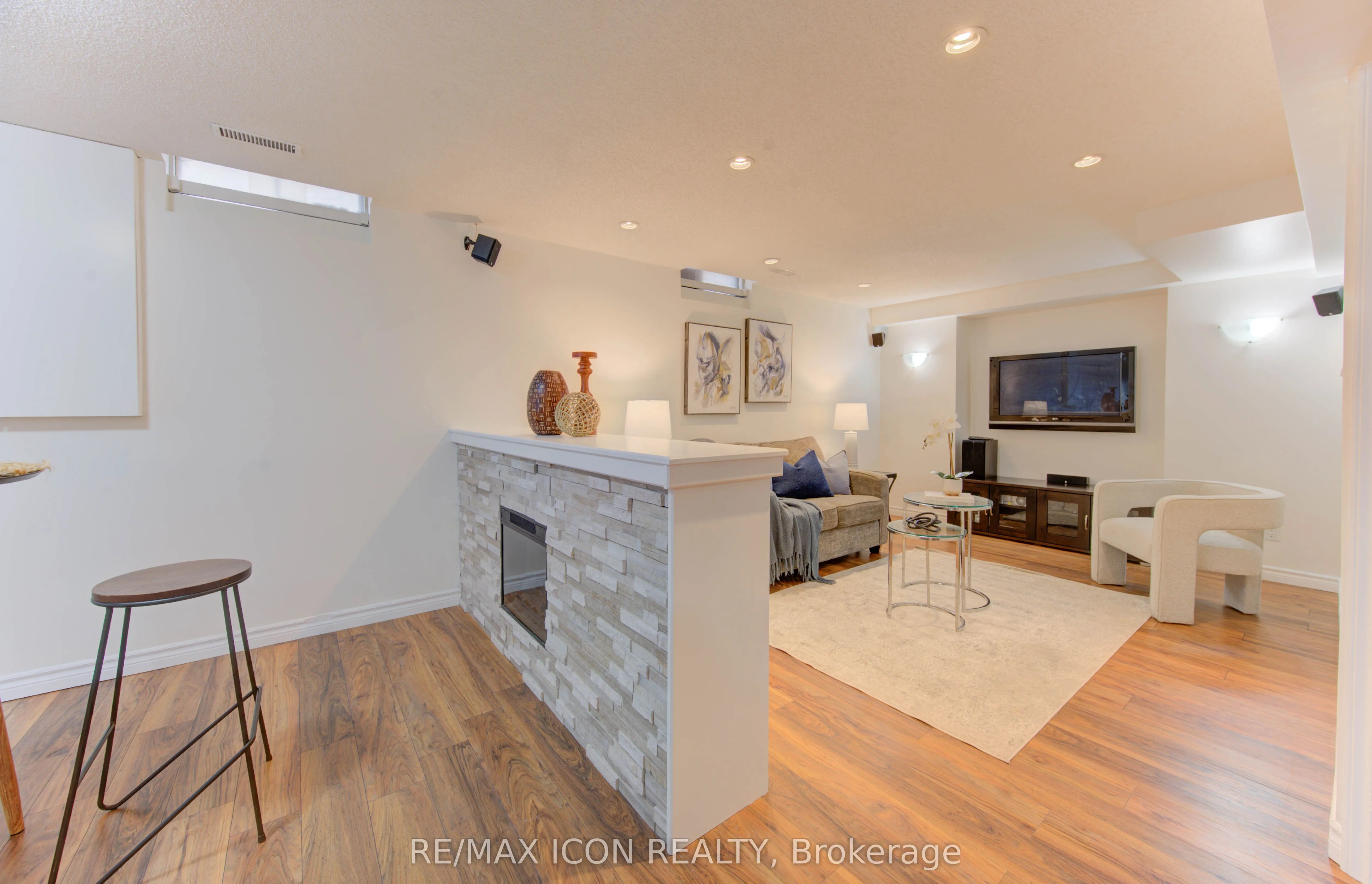43 Winding Way