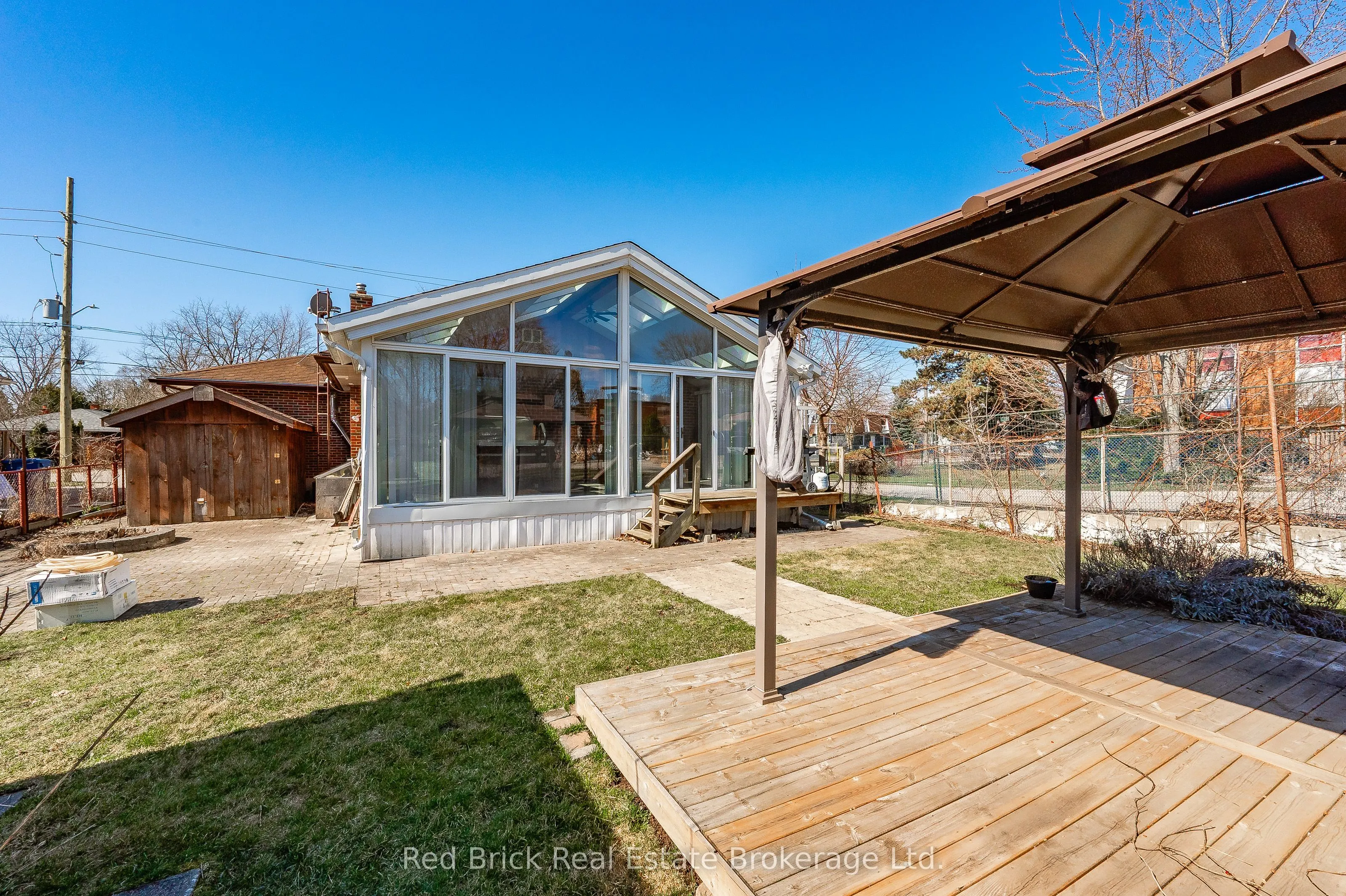 267 Metcalfe Street E