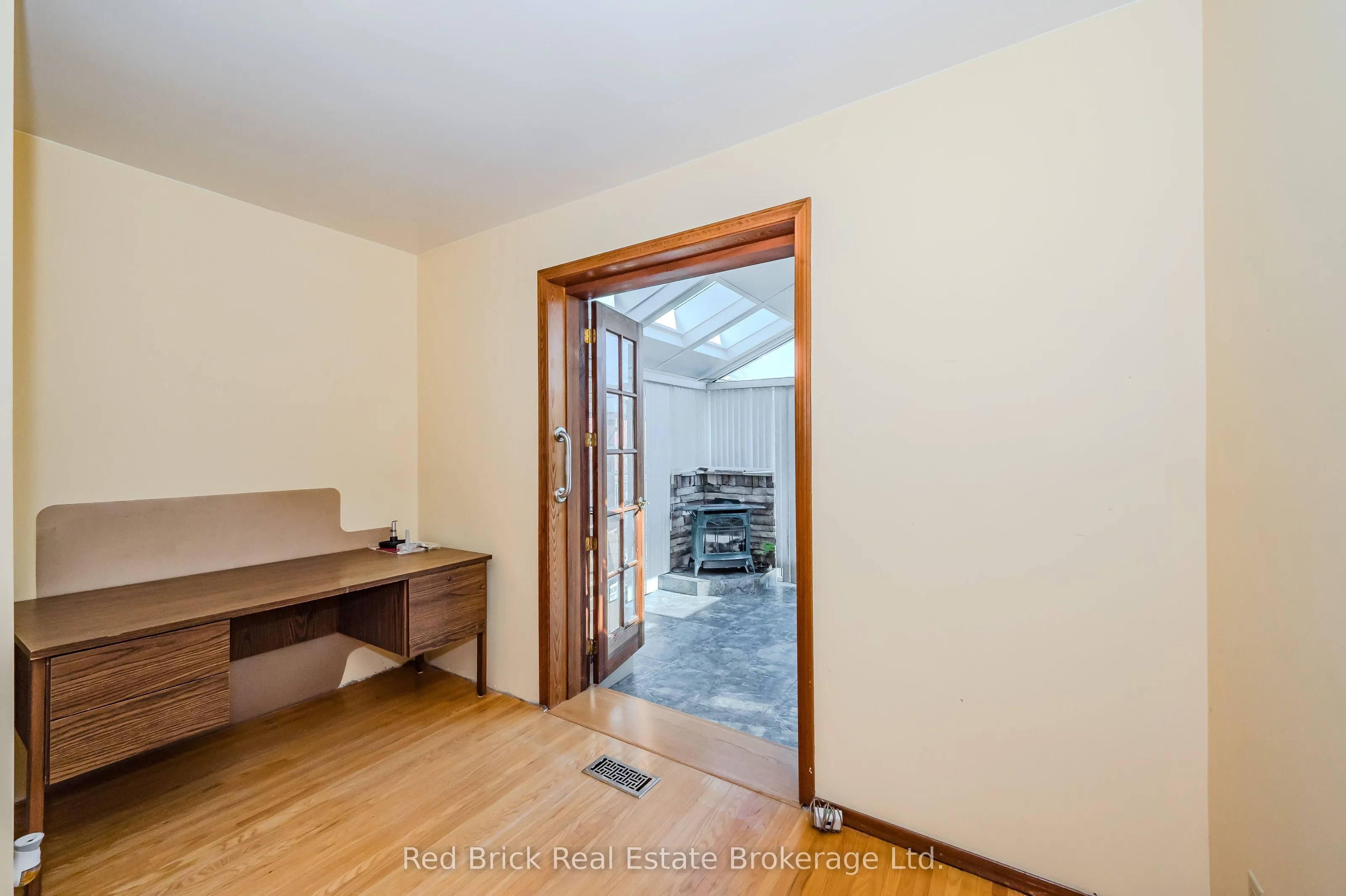 267 Metcalfe Street E