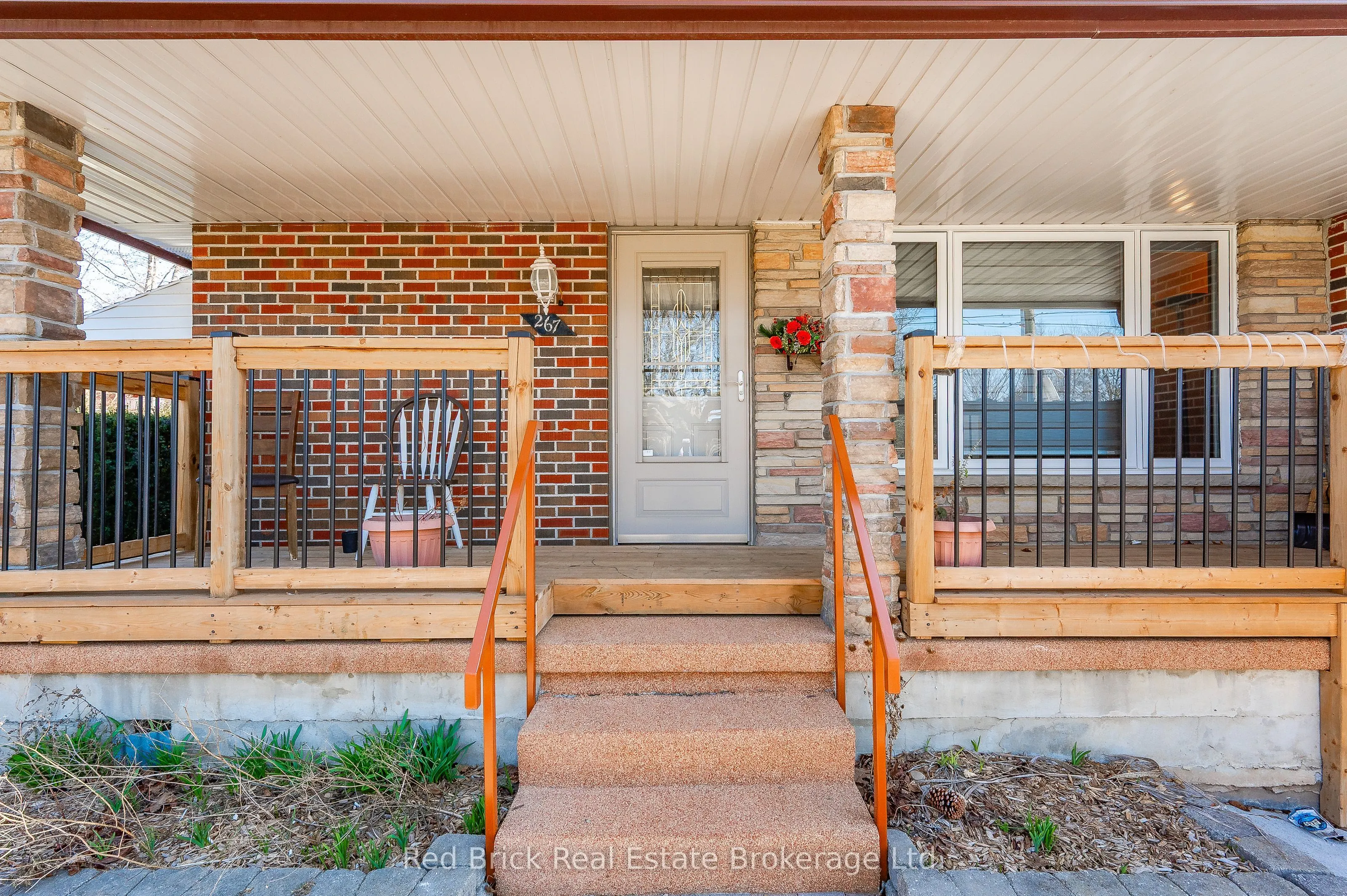 267 Metcalfe Street E