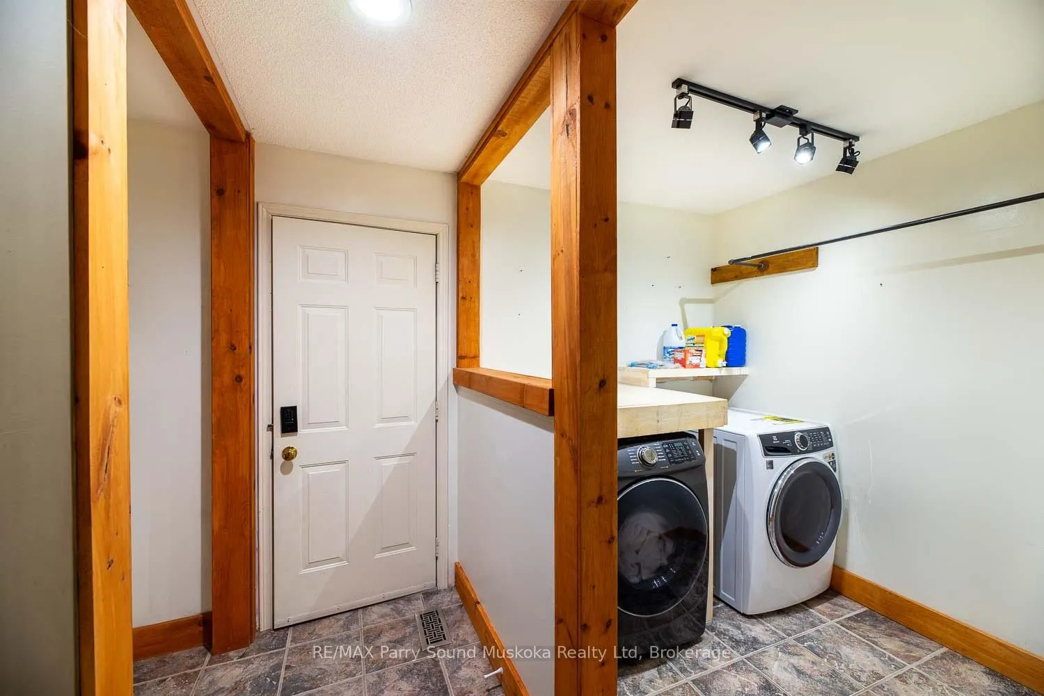 1075 Sawmill Lane