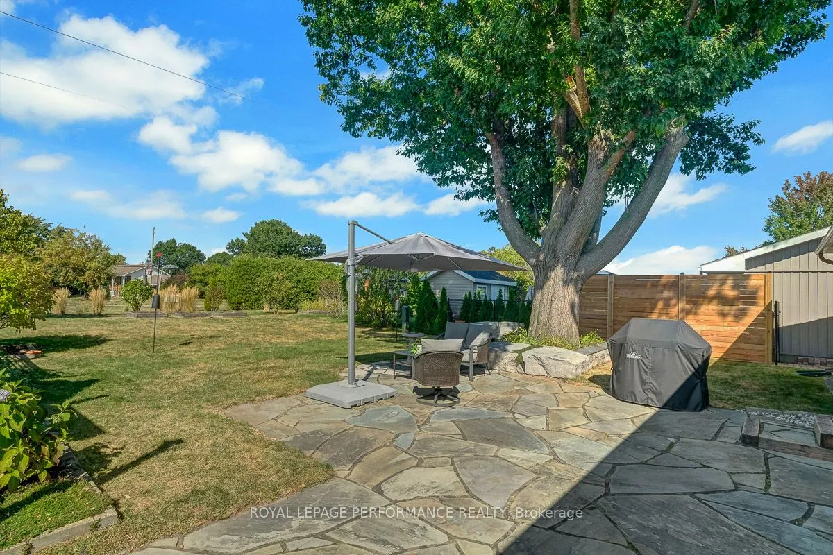 3 Parkland Crescent