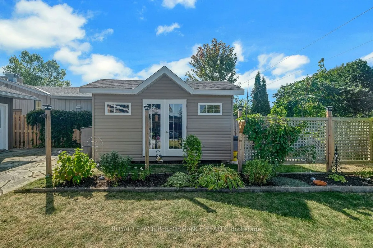 3 Parkland Crescent