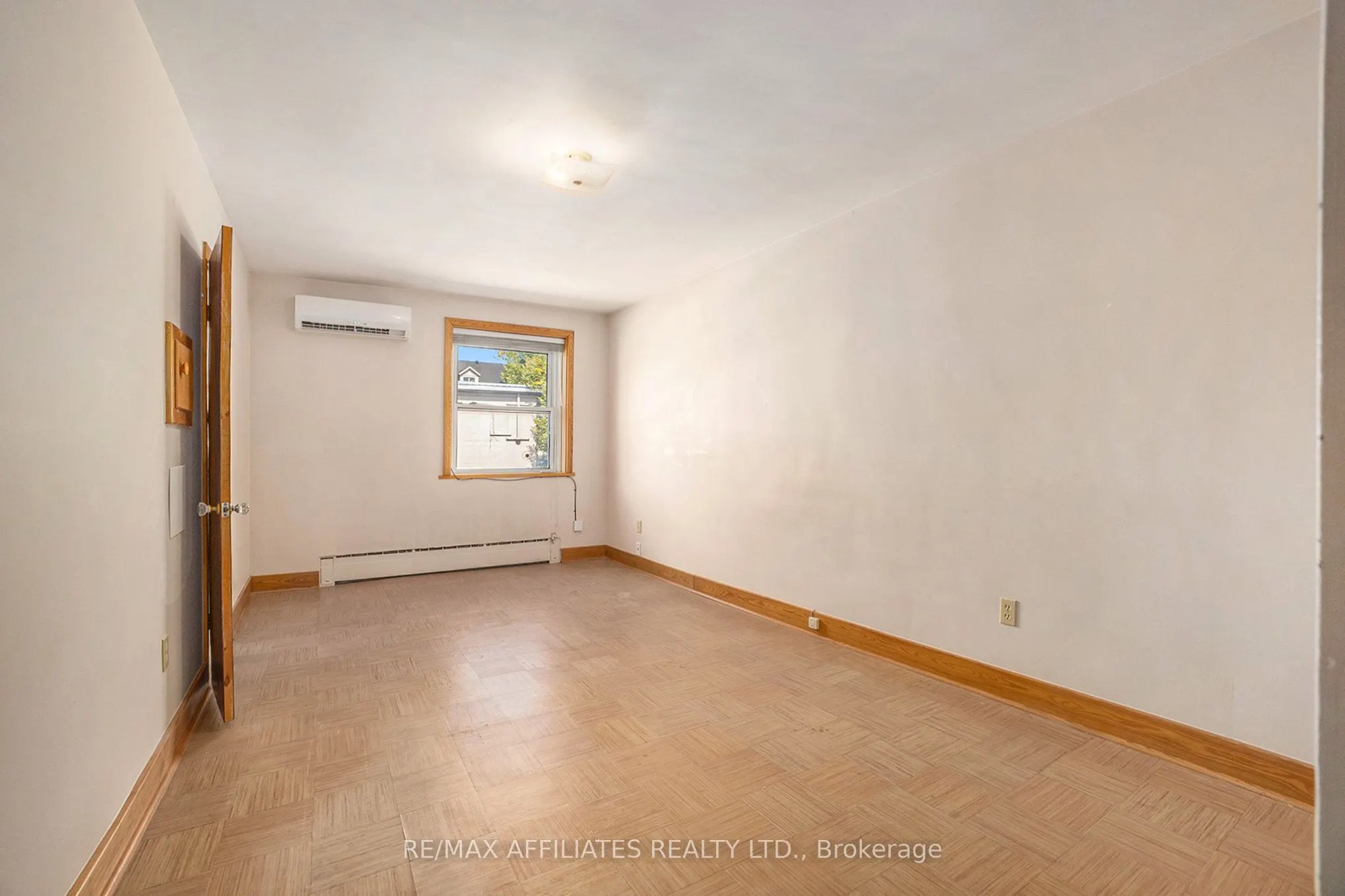 21 Wilson Street W, #Apt 1