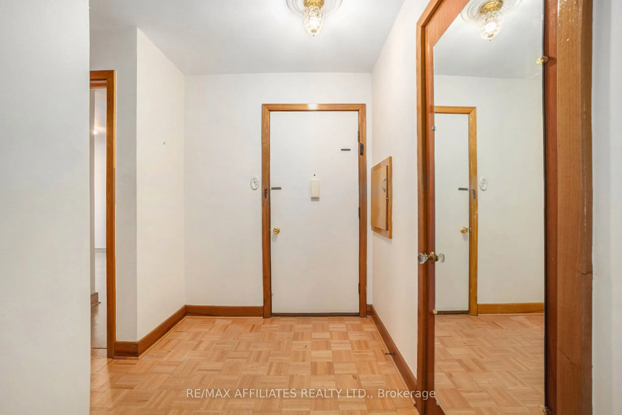 21 Wilson Street W, #Apt 1