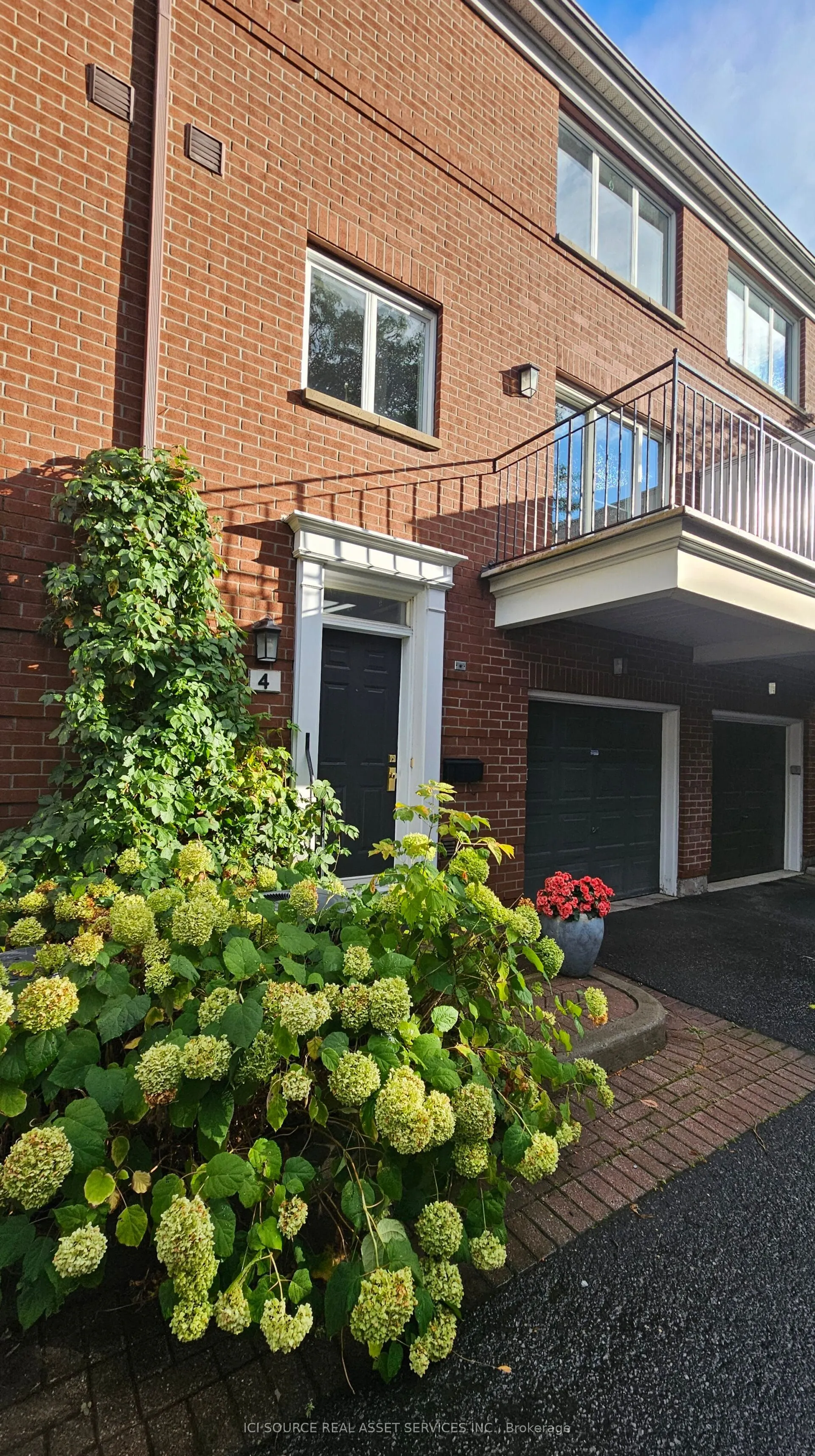 4 Thorburn Avenue