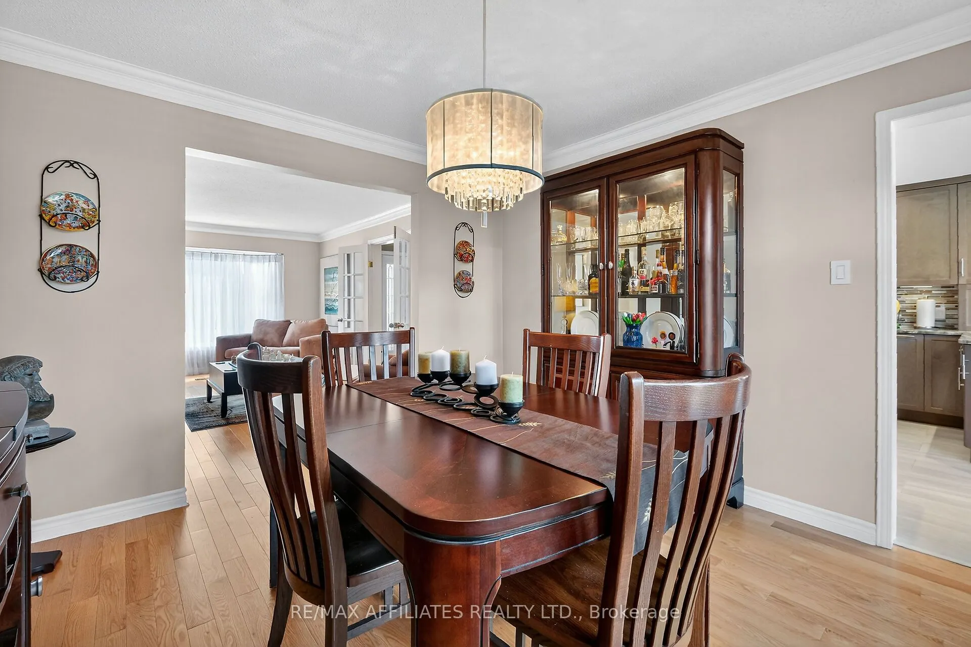560 Falwyn Crescent