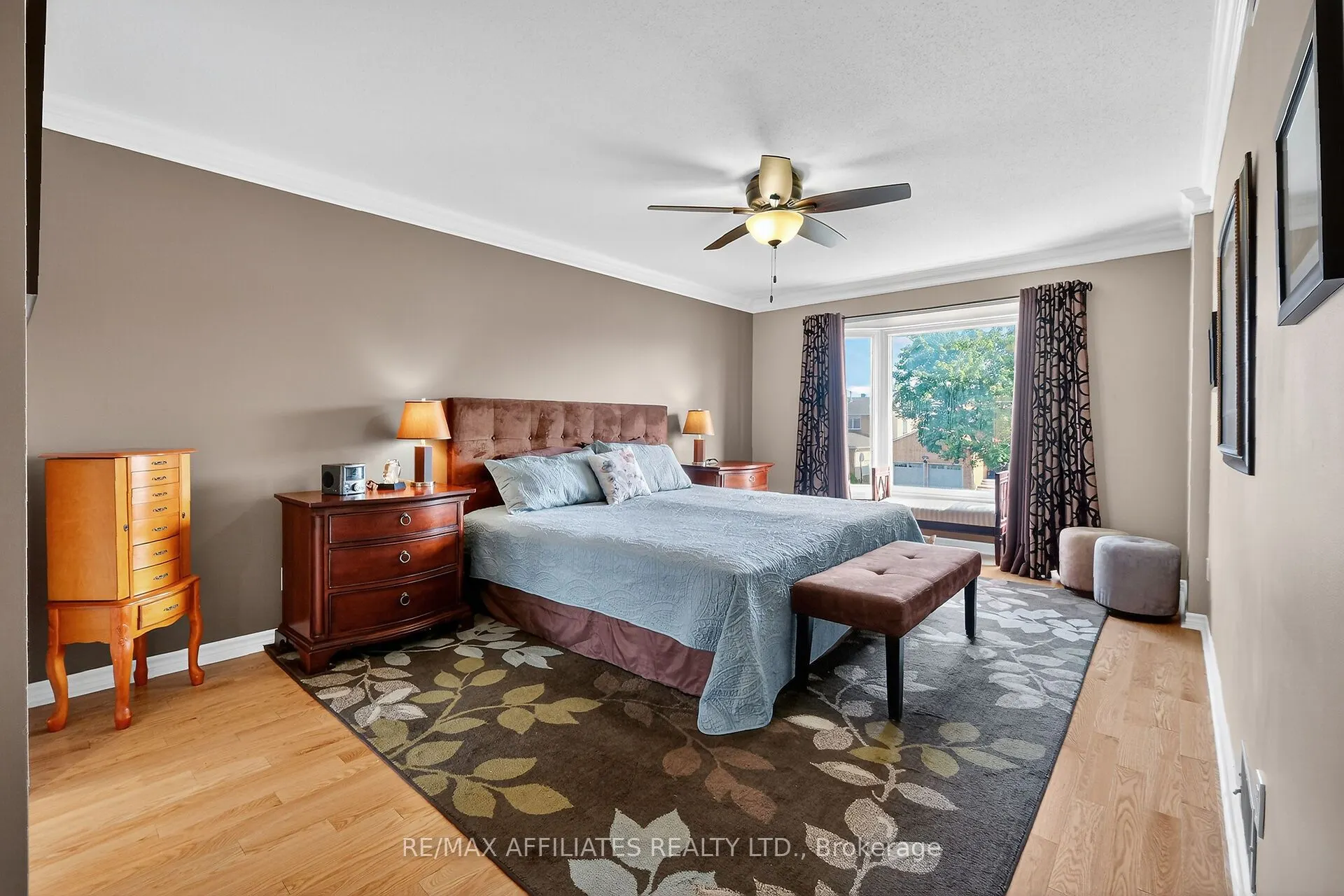 560 Falwyn Crescent