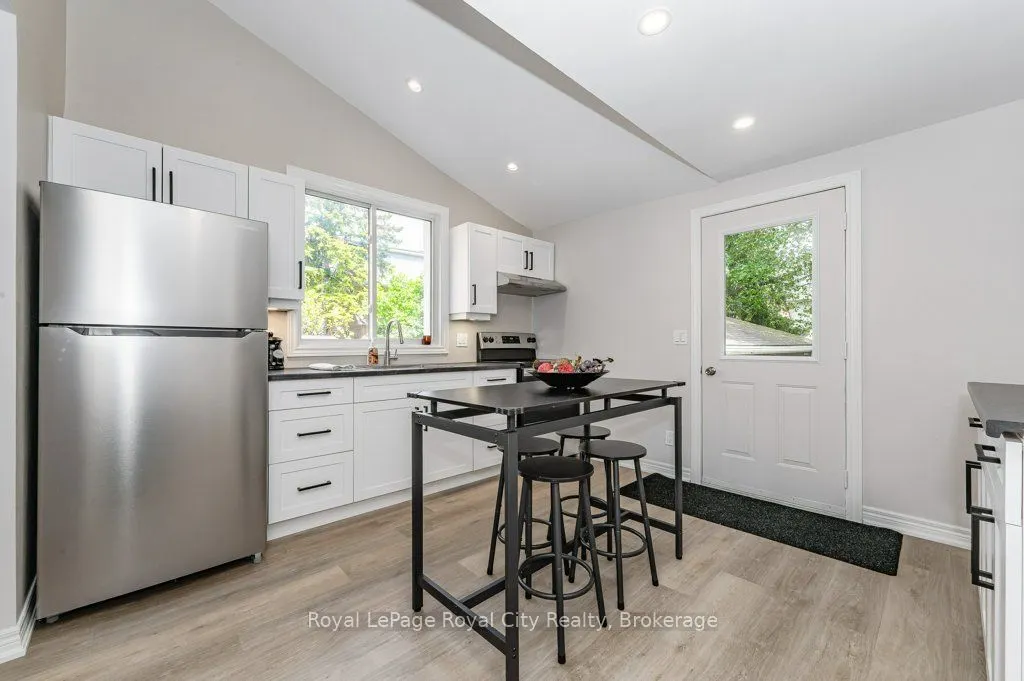 164 Suffolk Street W