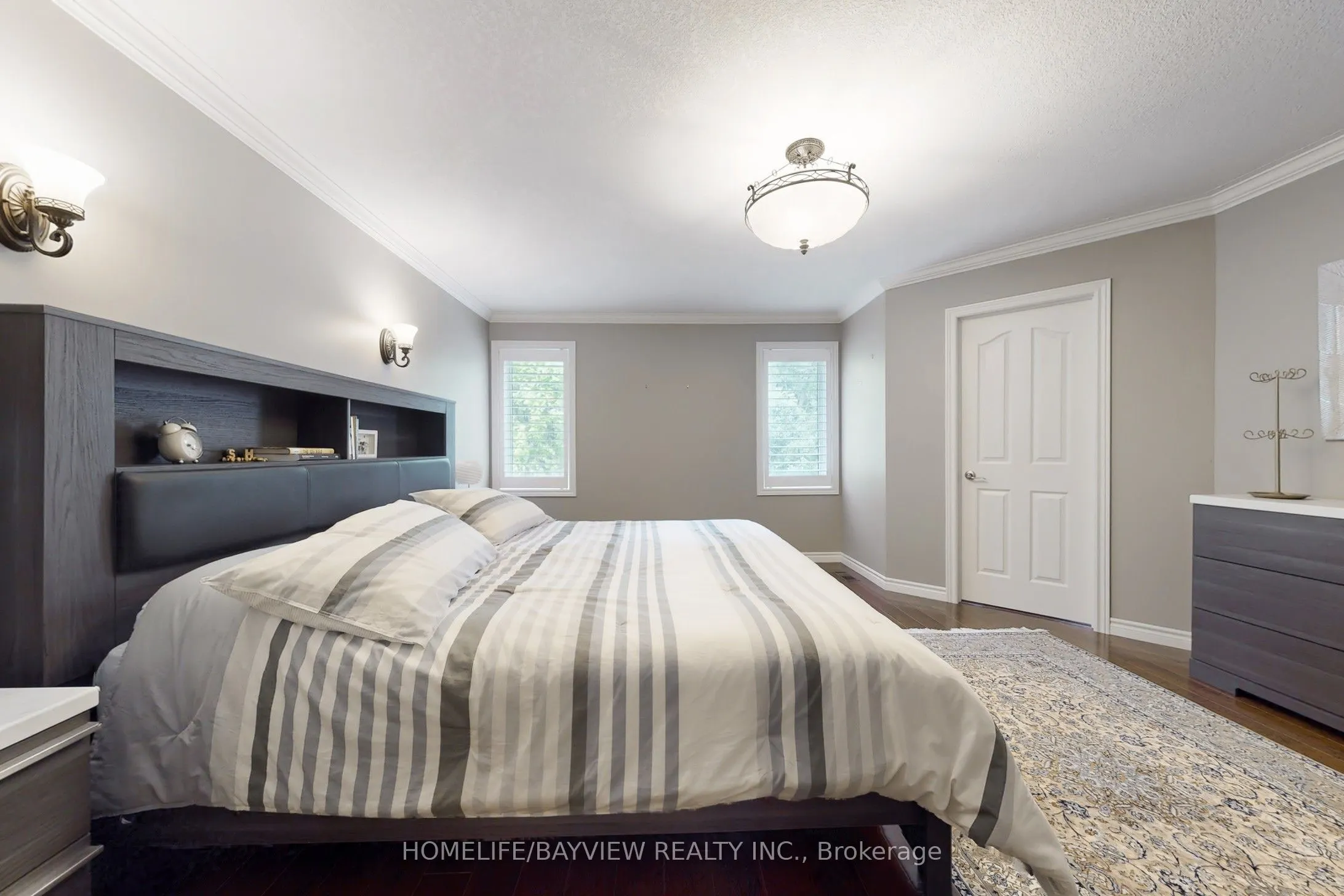 574 Sandbanks Crescent