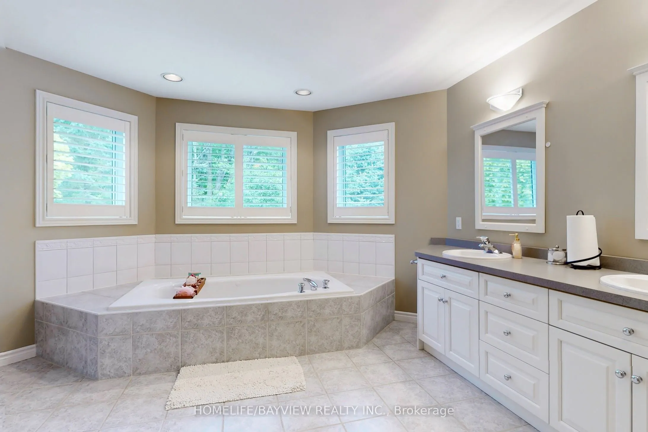 574 Sandbanks Crescent