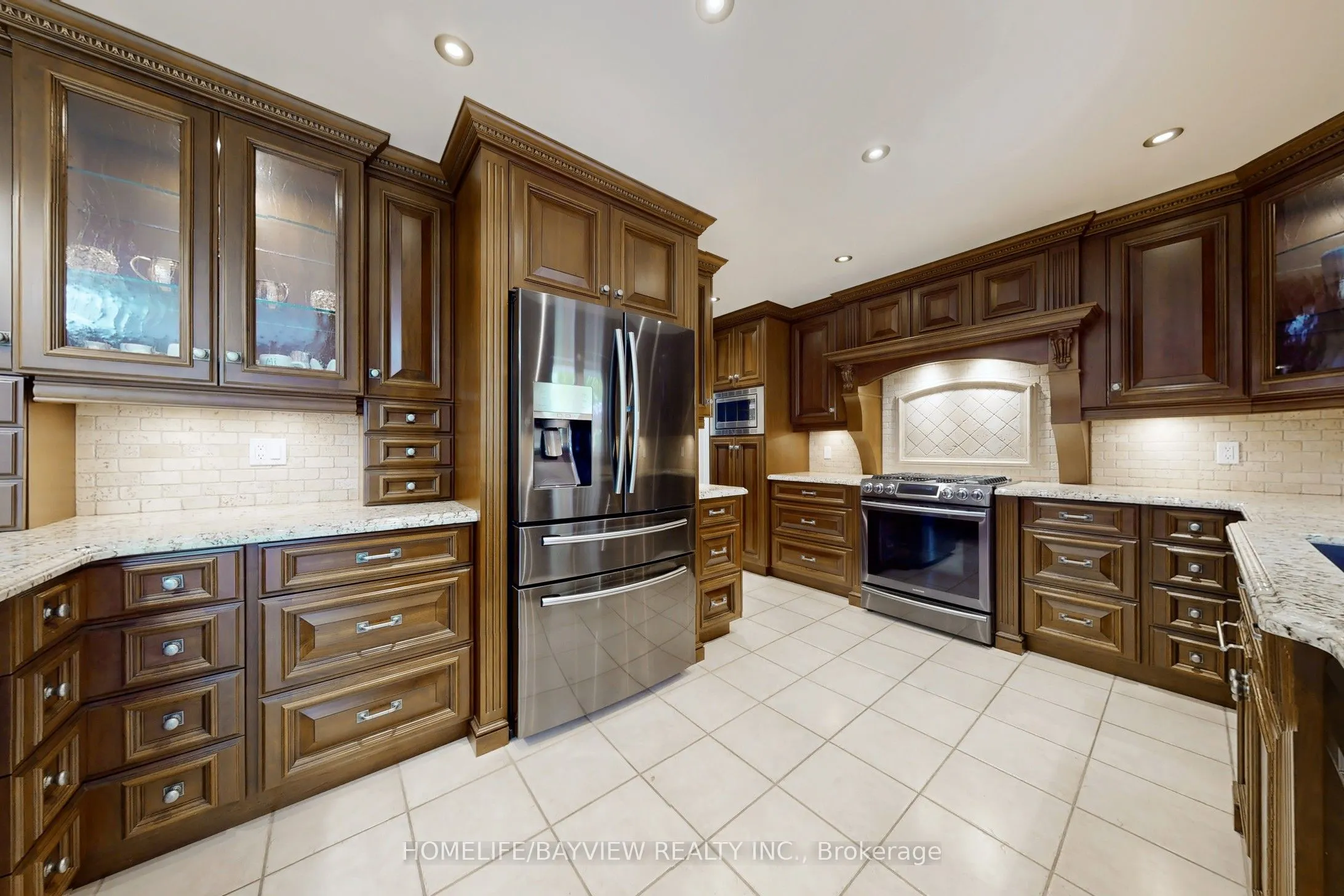 574 Sandbanks Crescent