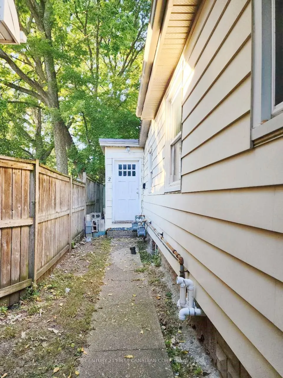 648 Oxford Street E, #Unit2