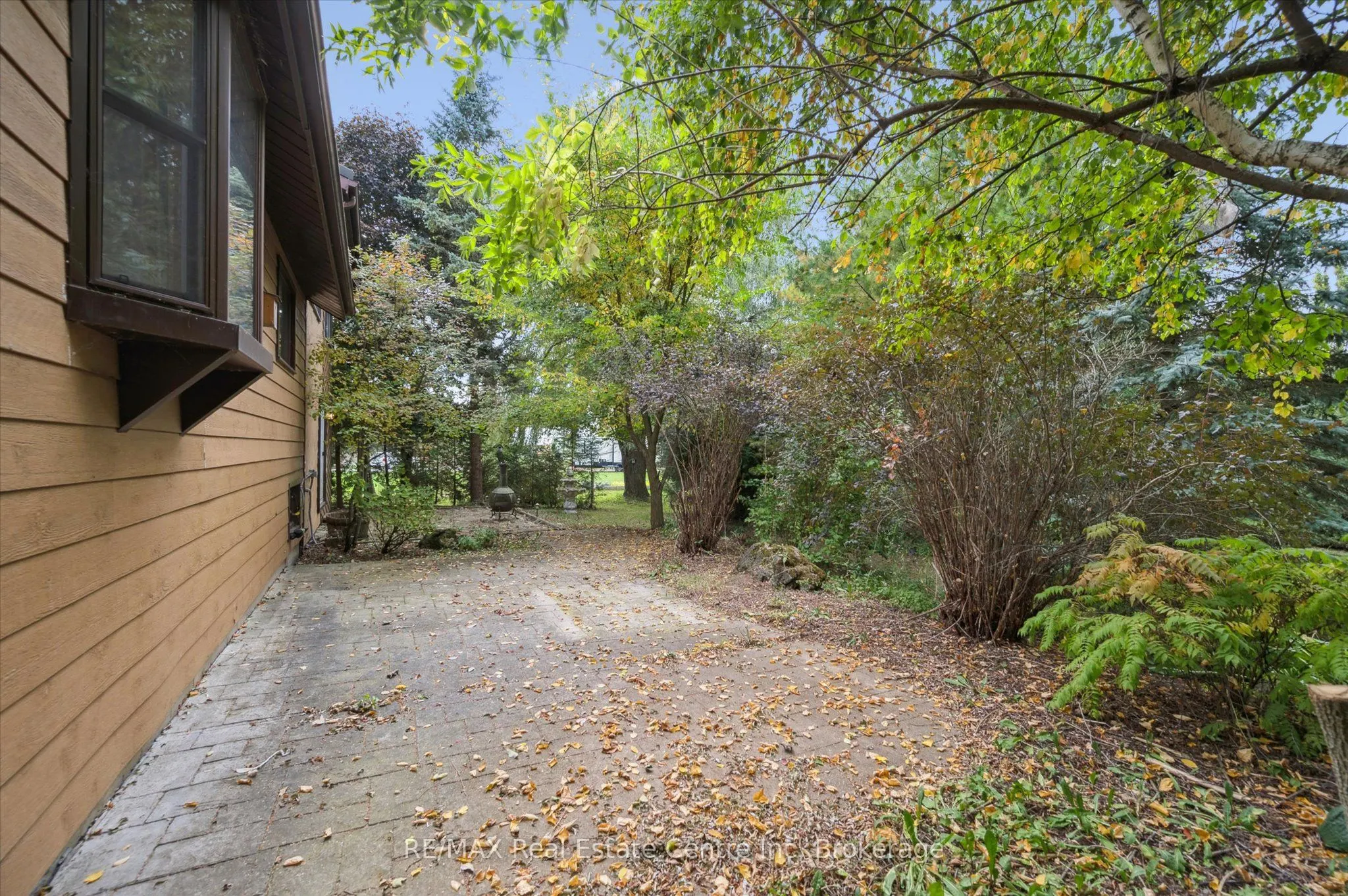 7728 21 Side Road