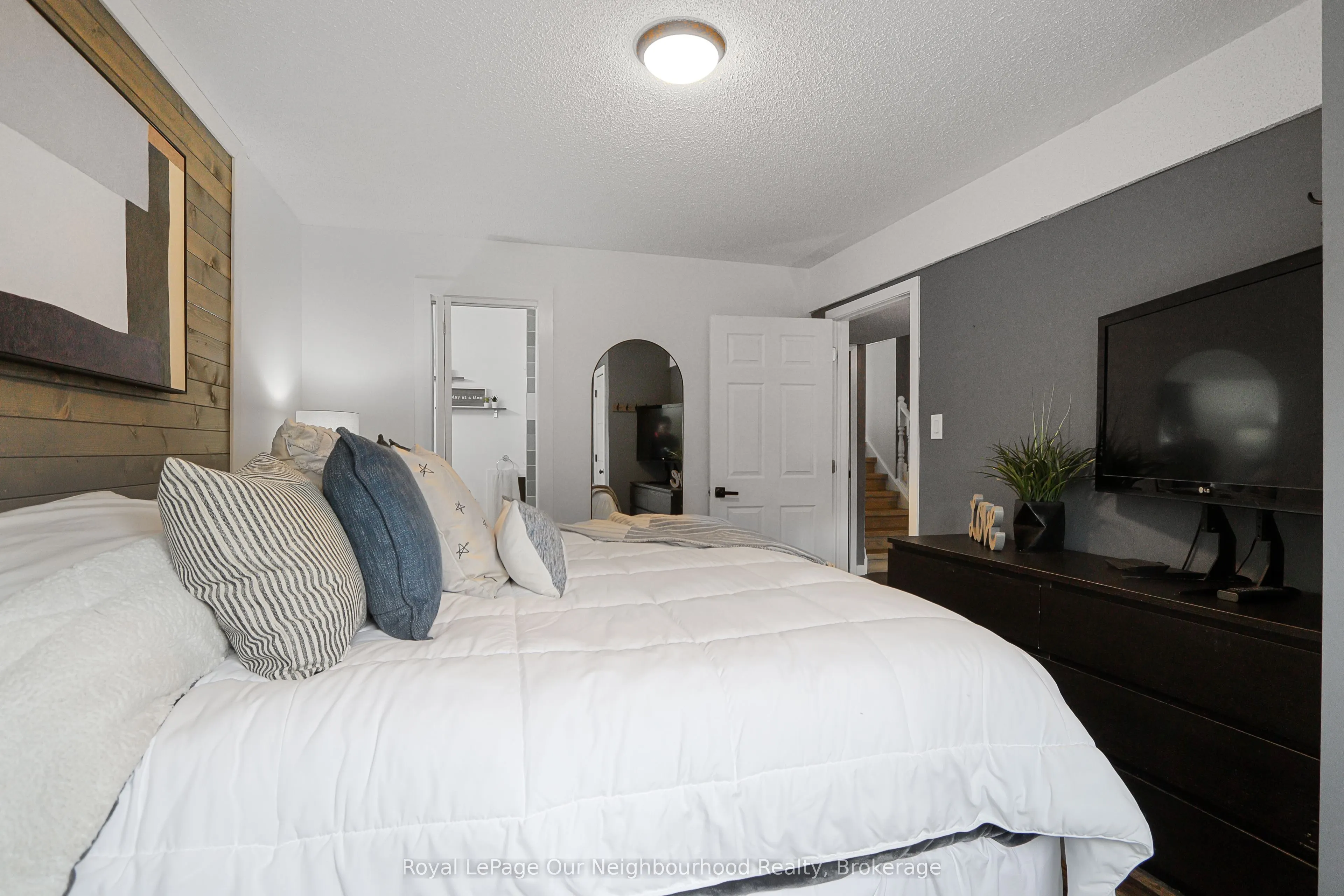 2 Woodfern Road