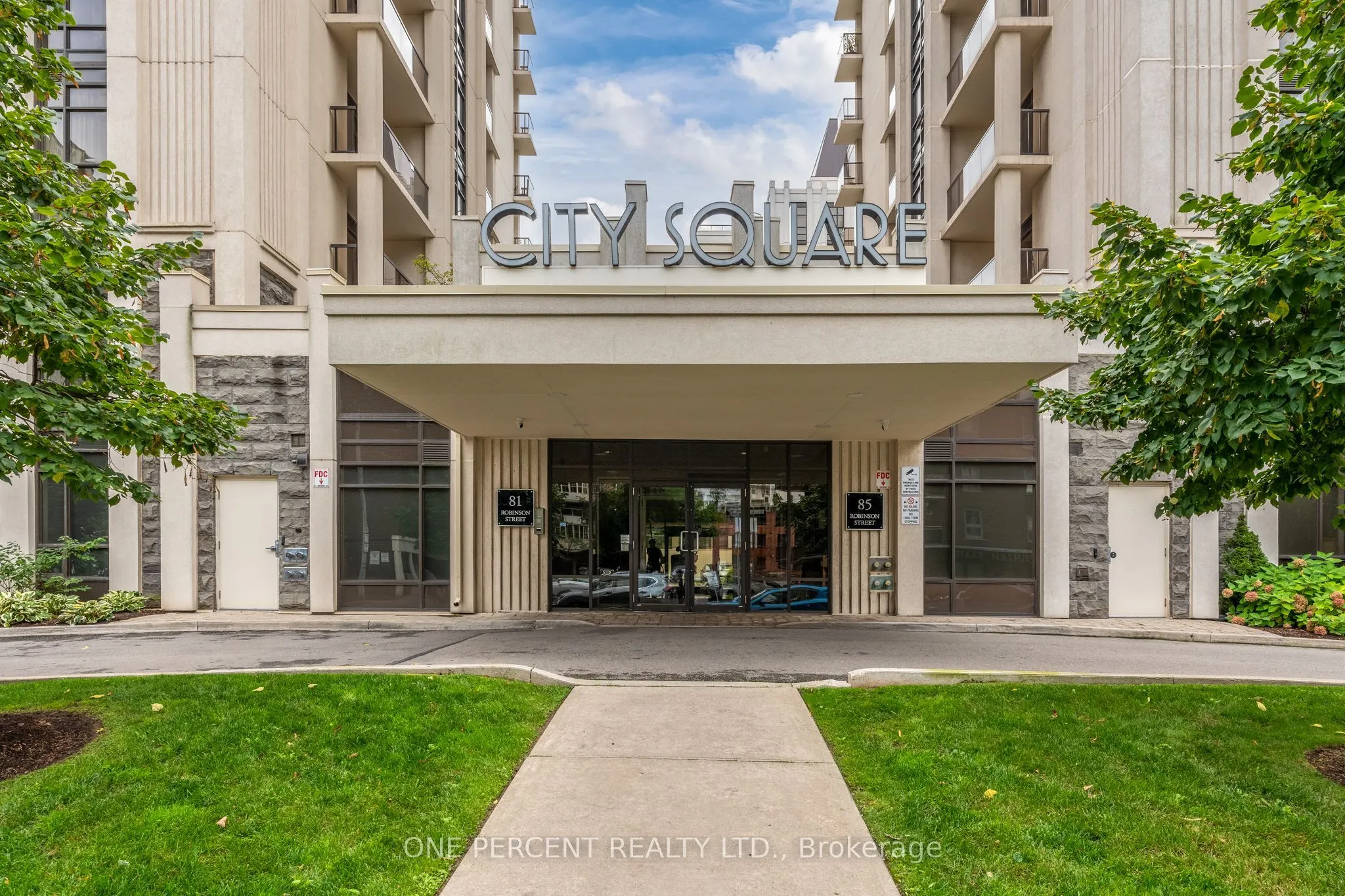 85 Robinson Street, #304