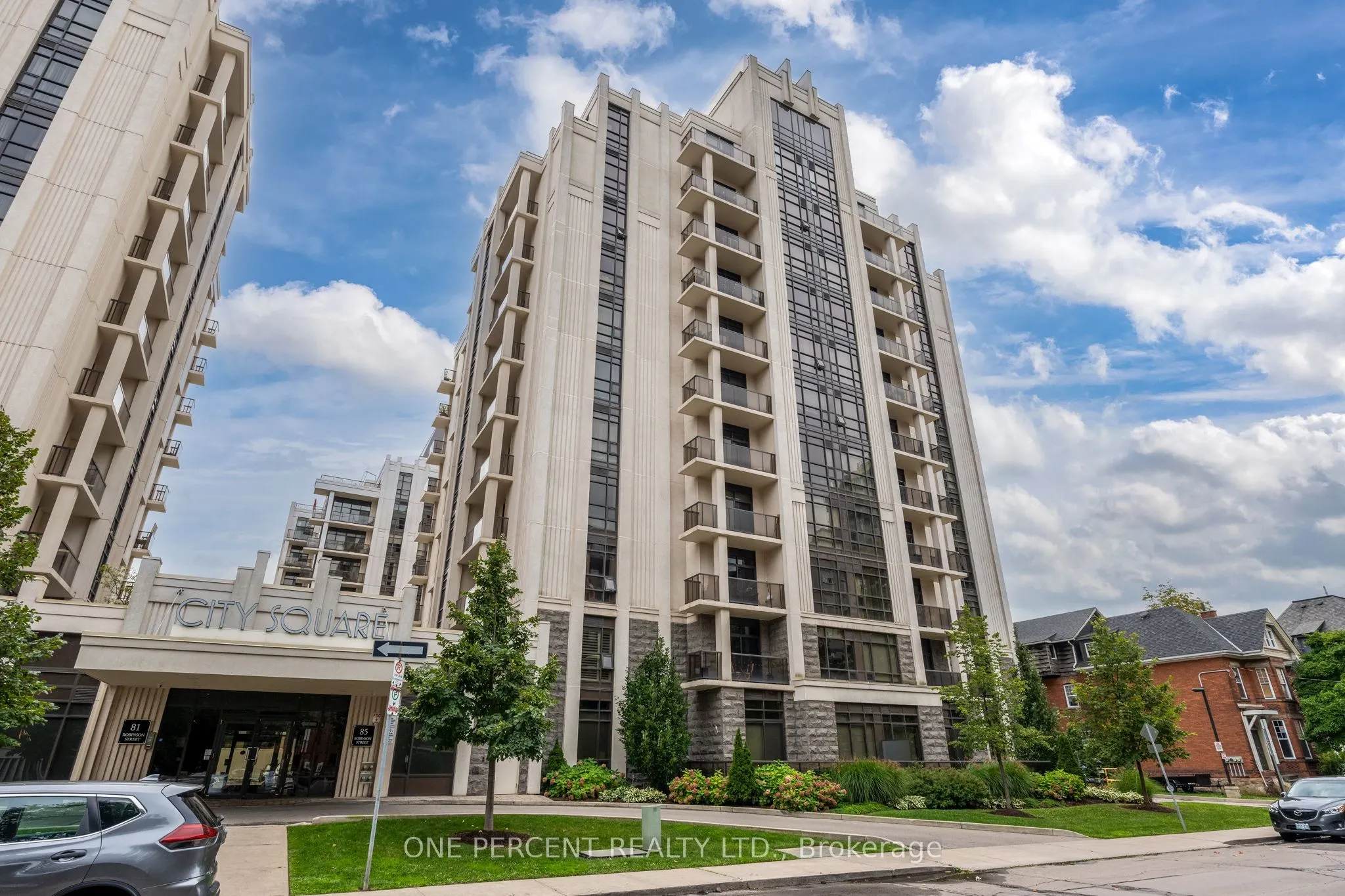 85 Robinson Street, #304