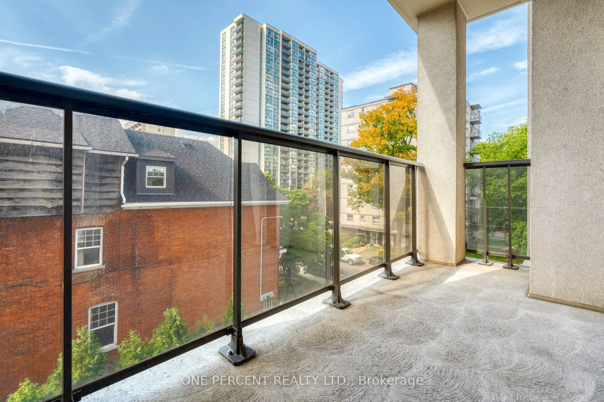 85 Robinson Street, #304