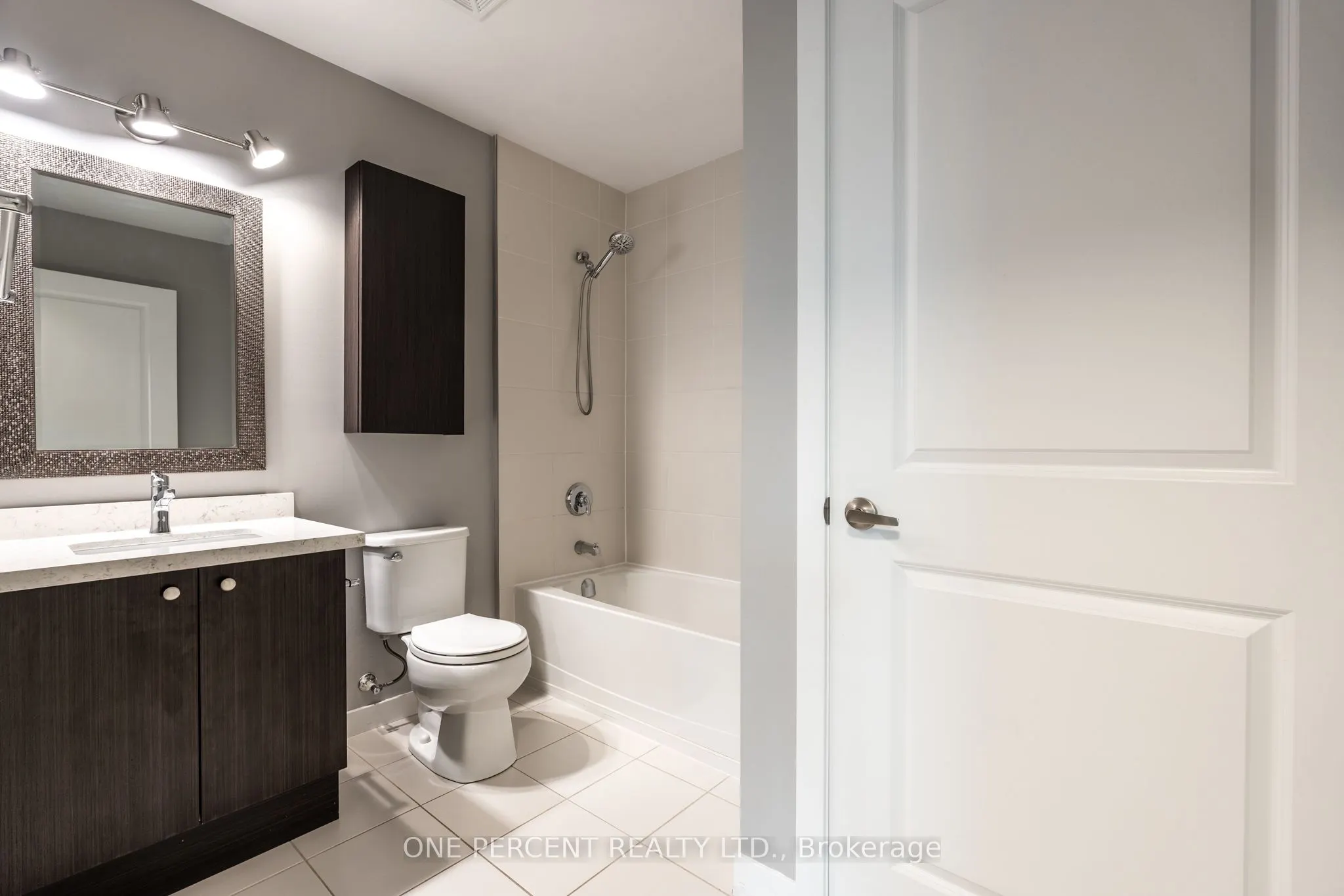 85 Robinson Street, #304