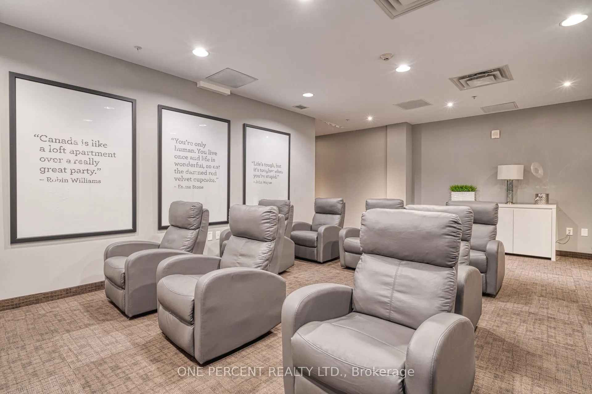85 Robinson Street, #304